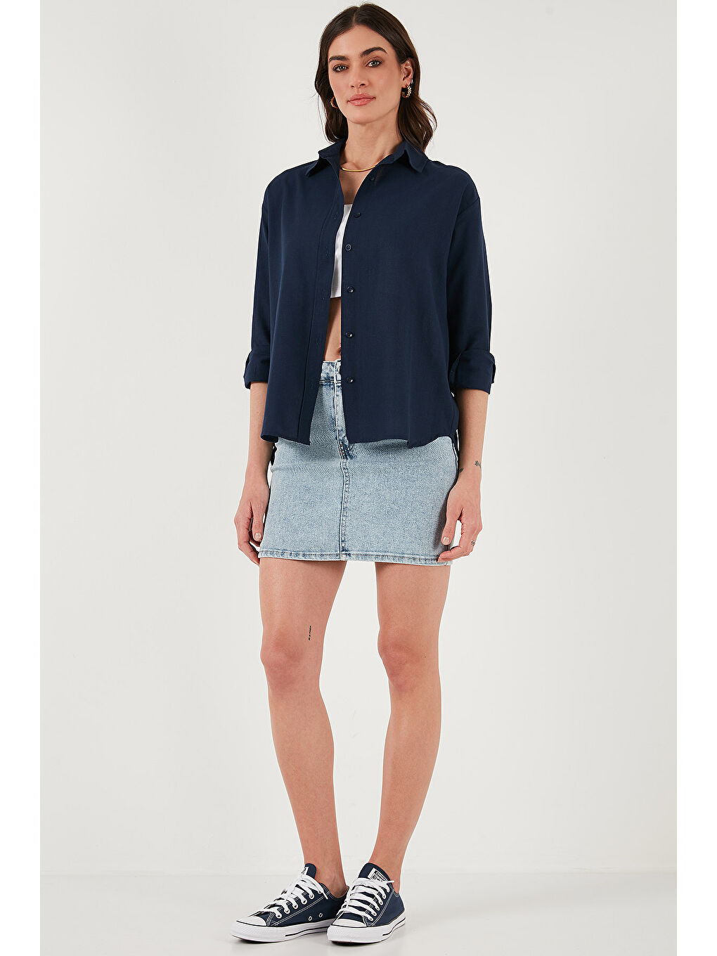 Lacivert Keten Ve Pamuk Karışımlı Regular Fit Önü Kısa Arkası Uzun Kadın Gömlek 6772853-2