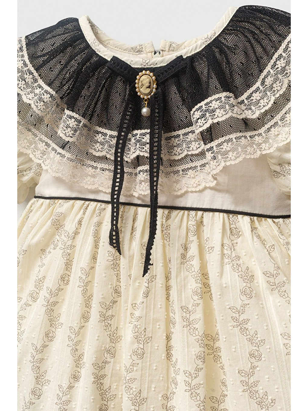 Lila Dantel Yakalı Ve Bandanalı Broş Detaylı Bebek Elbisesi-1