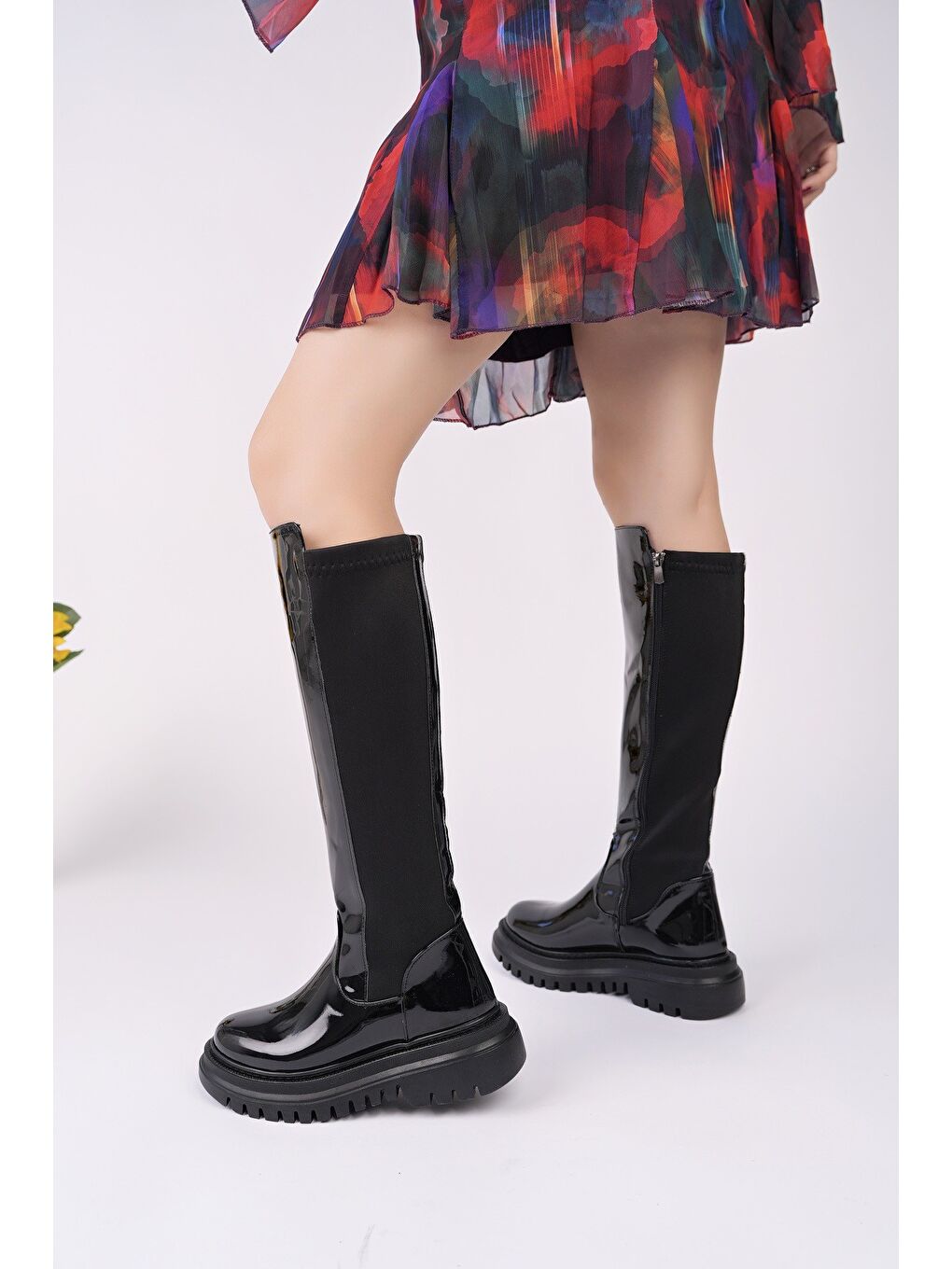 Siyah NEROX Kalın Taban Streç Detaylı Fermuarlı Kadın Çizme-1