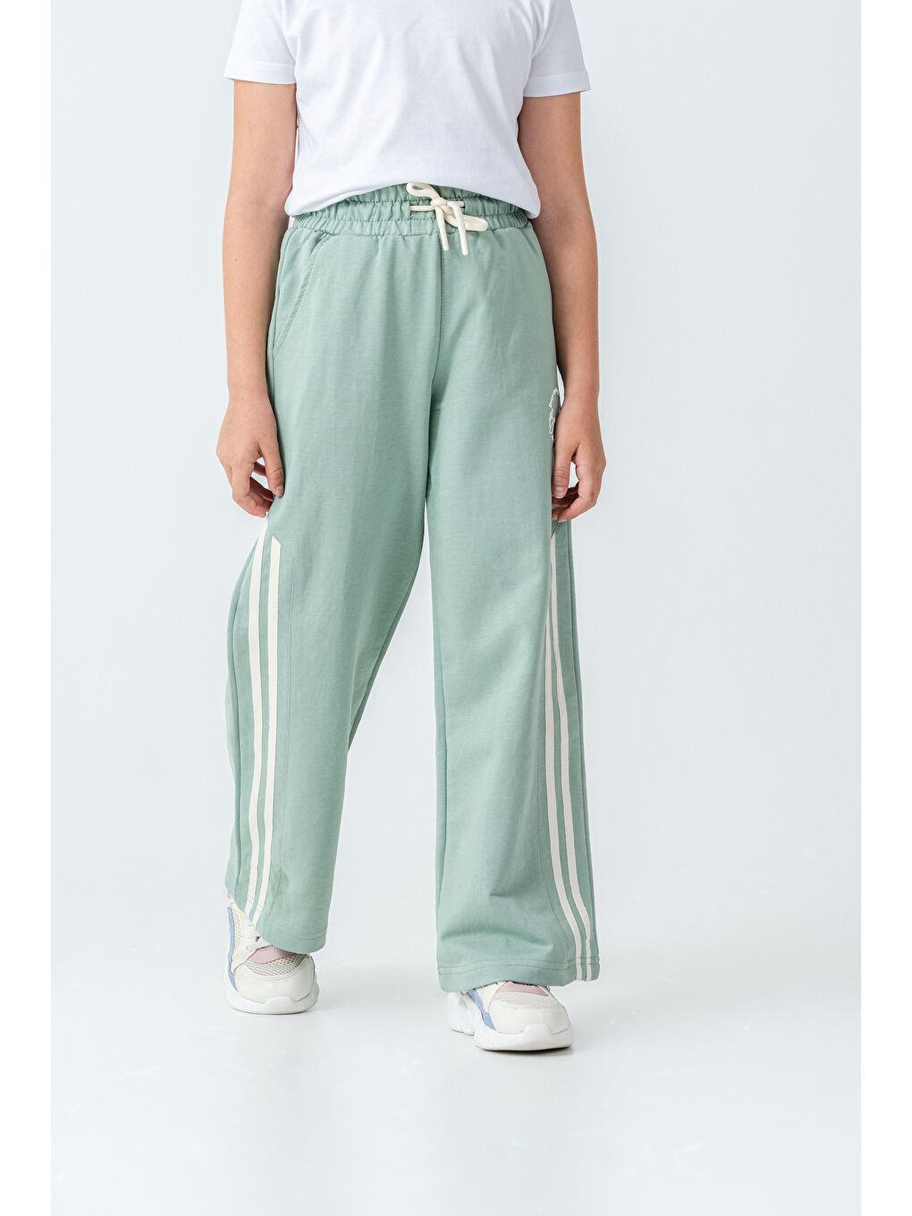 Yeşil Yanlar Grogren Şeritli Bol Paça Önü Baskılı Kız Çocuk Eşofman Altı-1