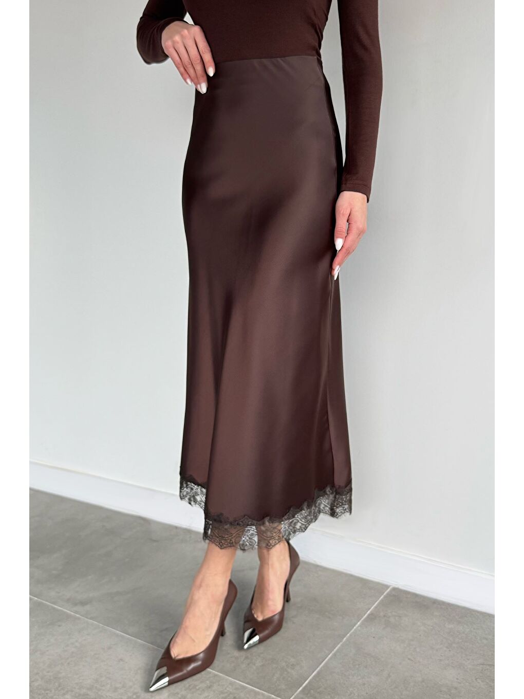Kahverengi Kadın Dantel Detaylı Saten Etek-2