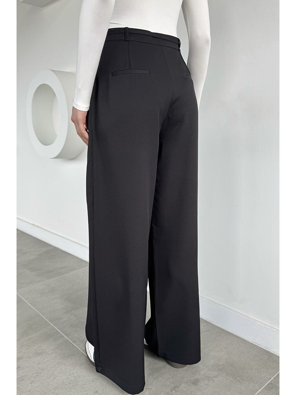 Siyah Kadın Bel Bağcıklı Bol Paça Pantolon-1