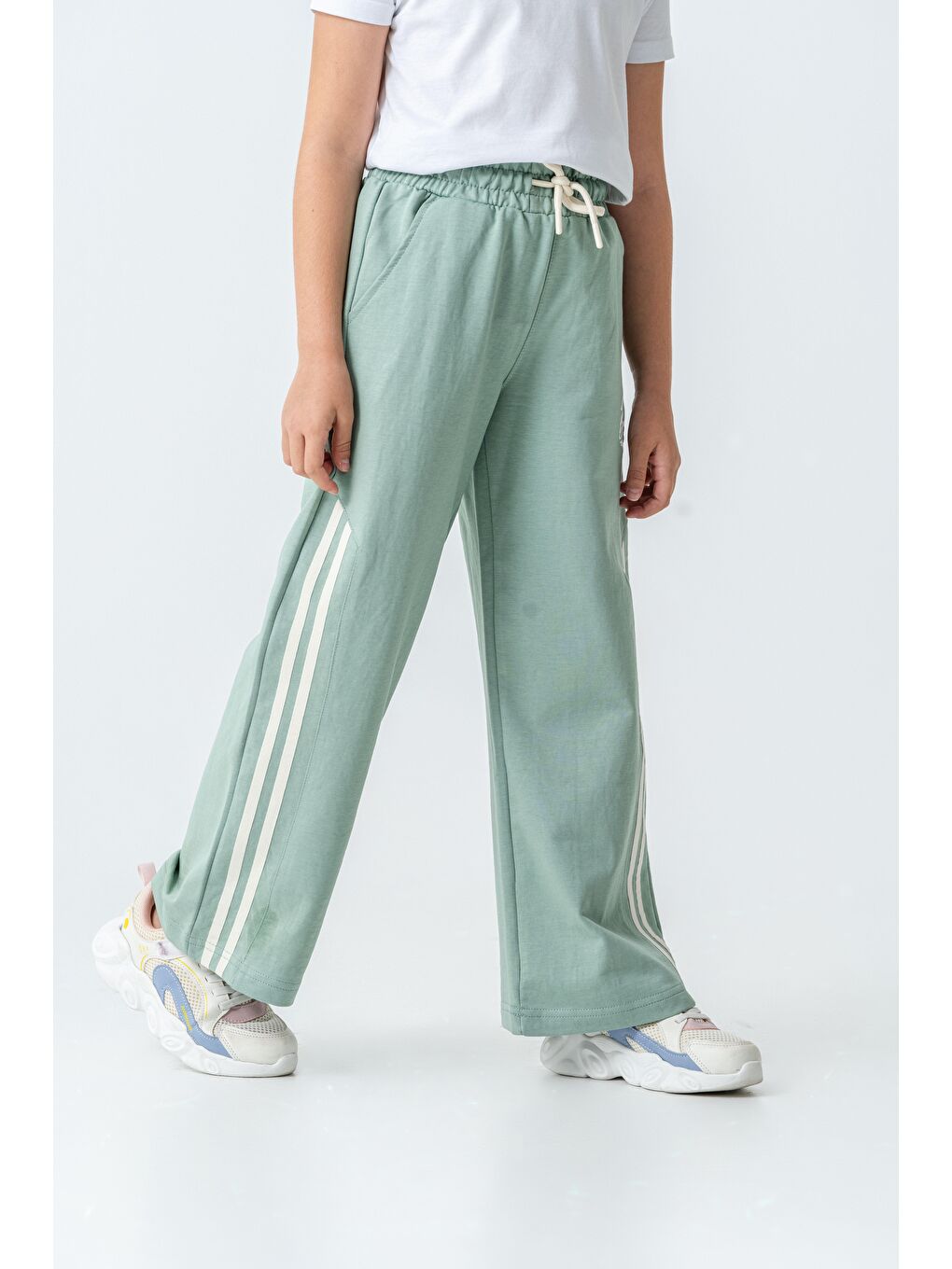 Yeşil Yanlar Grogren Şeritli Bol Paça Önü Baskılı Kız Çocuk Eşofman Altı-2