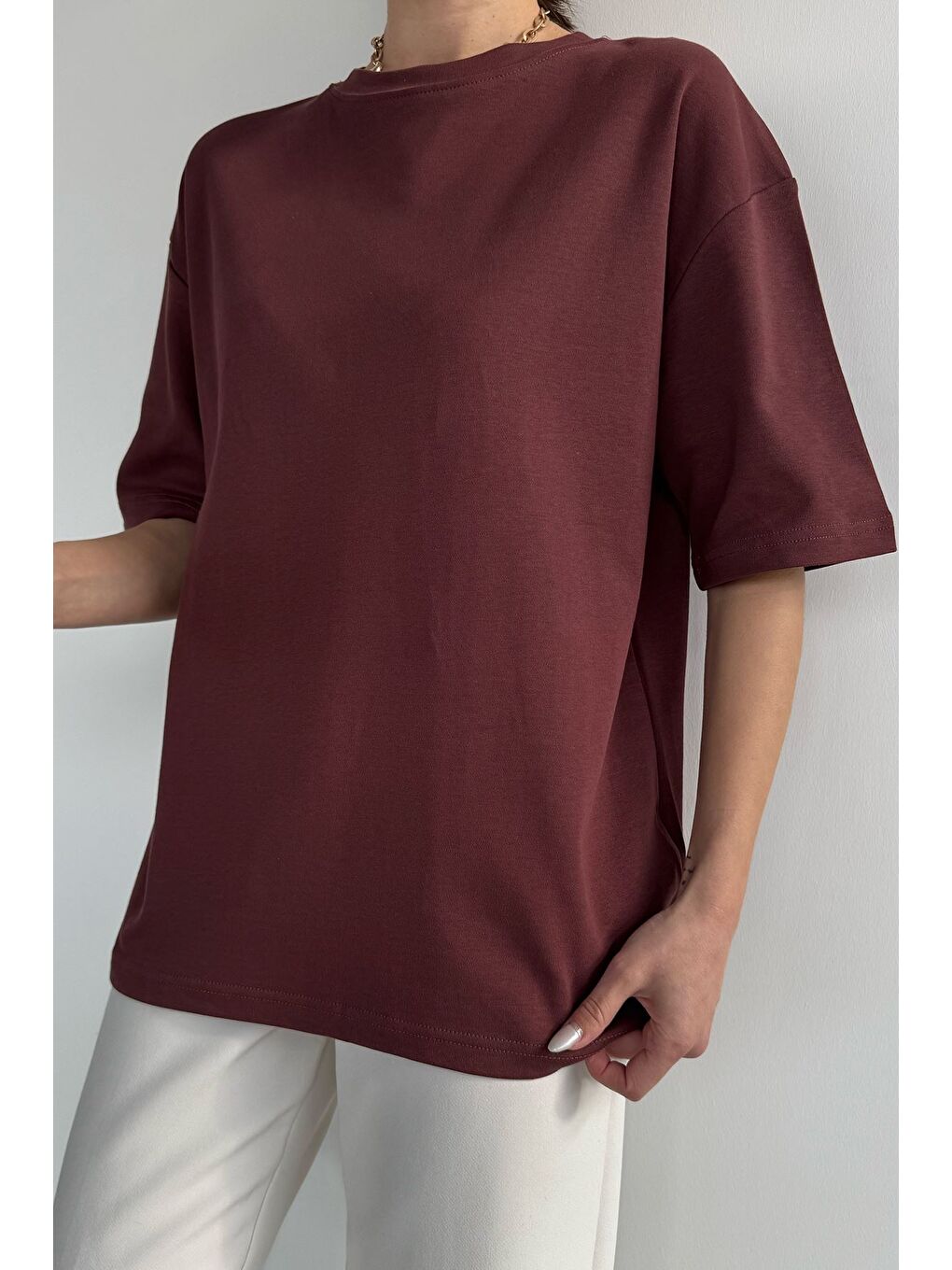 Kahverengi Kadın Bisiklet Yaka Oversize Basic Tişört-1