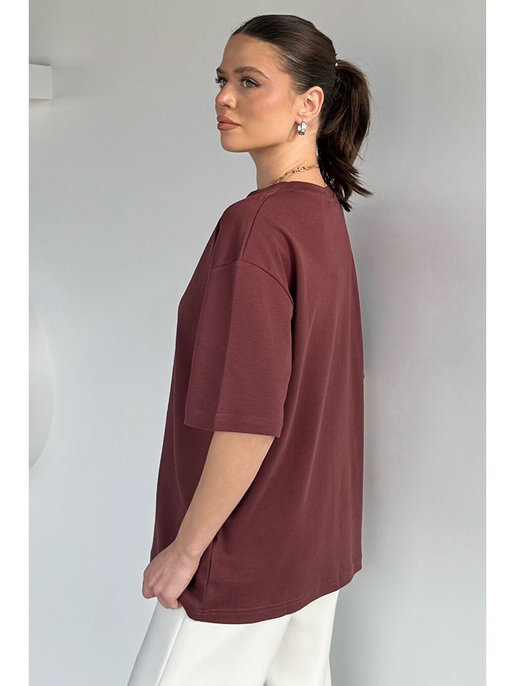 Kahverengi Kadın Bisiklet Yaka Oversize Basic Tişört-3