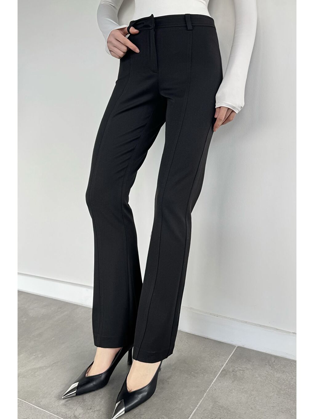 Siyah Kadın Çimalı Yırtmaç Detaylı Pantolon