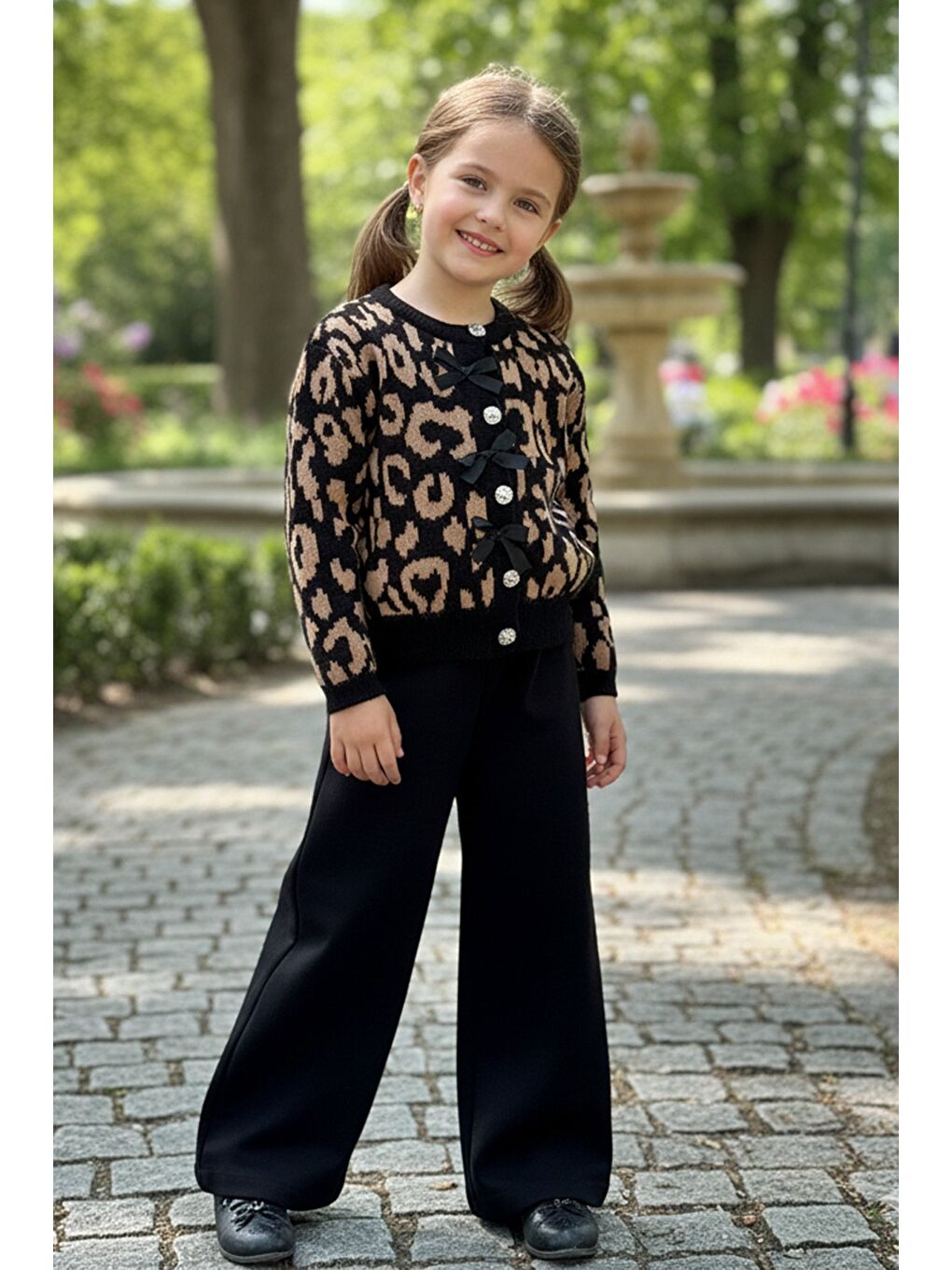 Siyah Leopar Desenli Fiyonklu Kız Çocuk Hırka