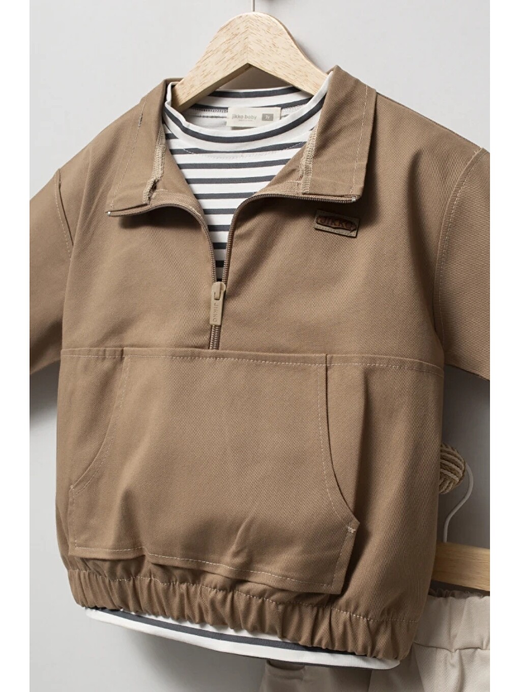 Bej Erkek Çocuk Yarım Fermuarlı Sweatshirt, Çizgili Tişört Ve Jogger Pantolon 3’lü Takım 9112-1