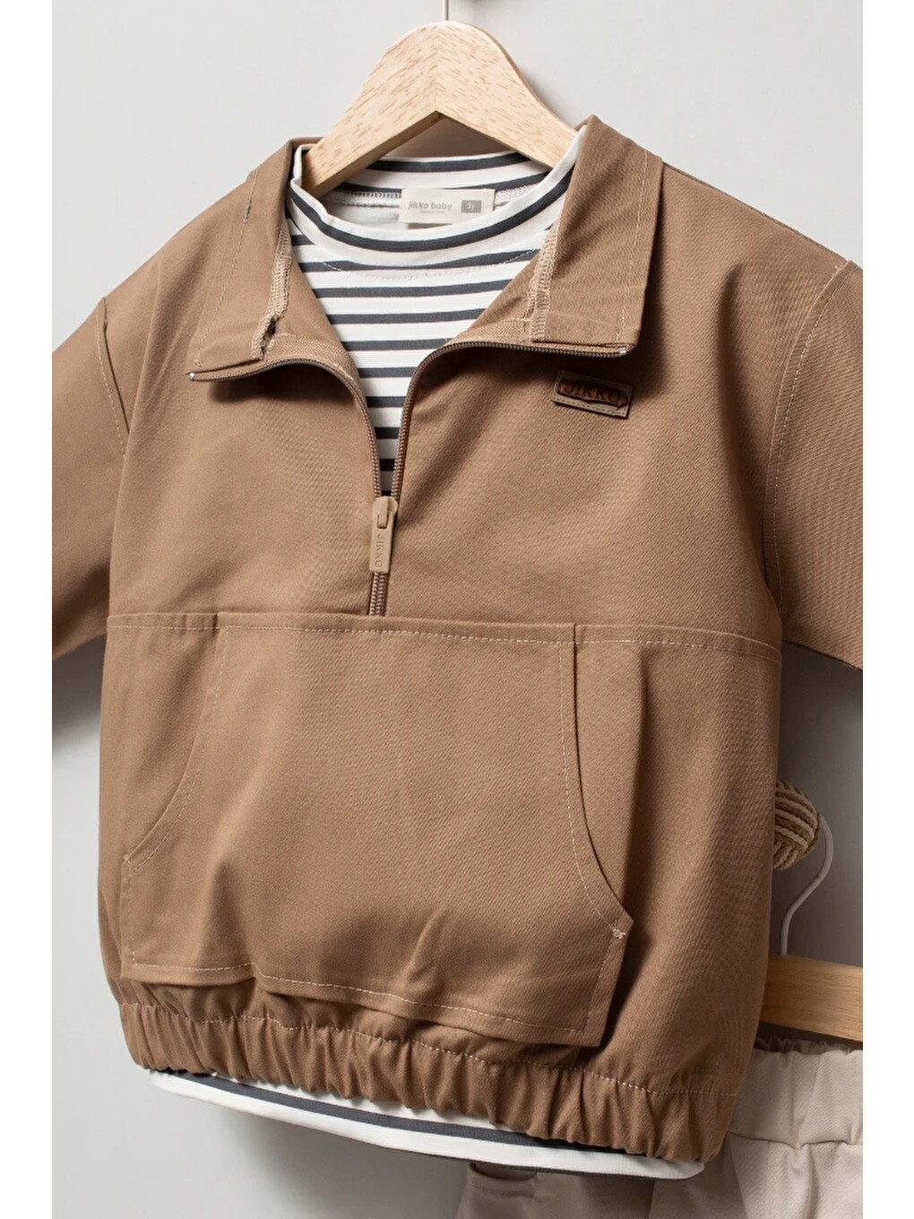 Bej Erkek Çocuk Yarım Fermuarlı Sweatshirt, Çizgili Tişört Ve Jogger Pantolon 3’lü Takım 9112-3