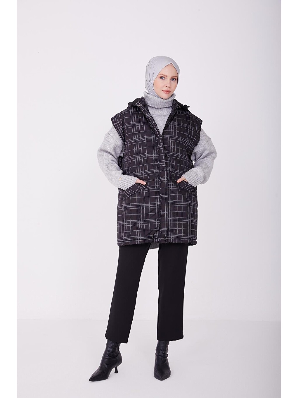 Baskılı Ve Kapitoneli Yelek 22k4001 Siyah-2