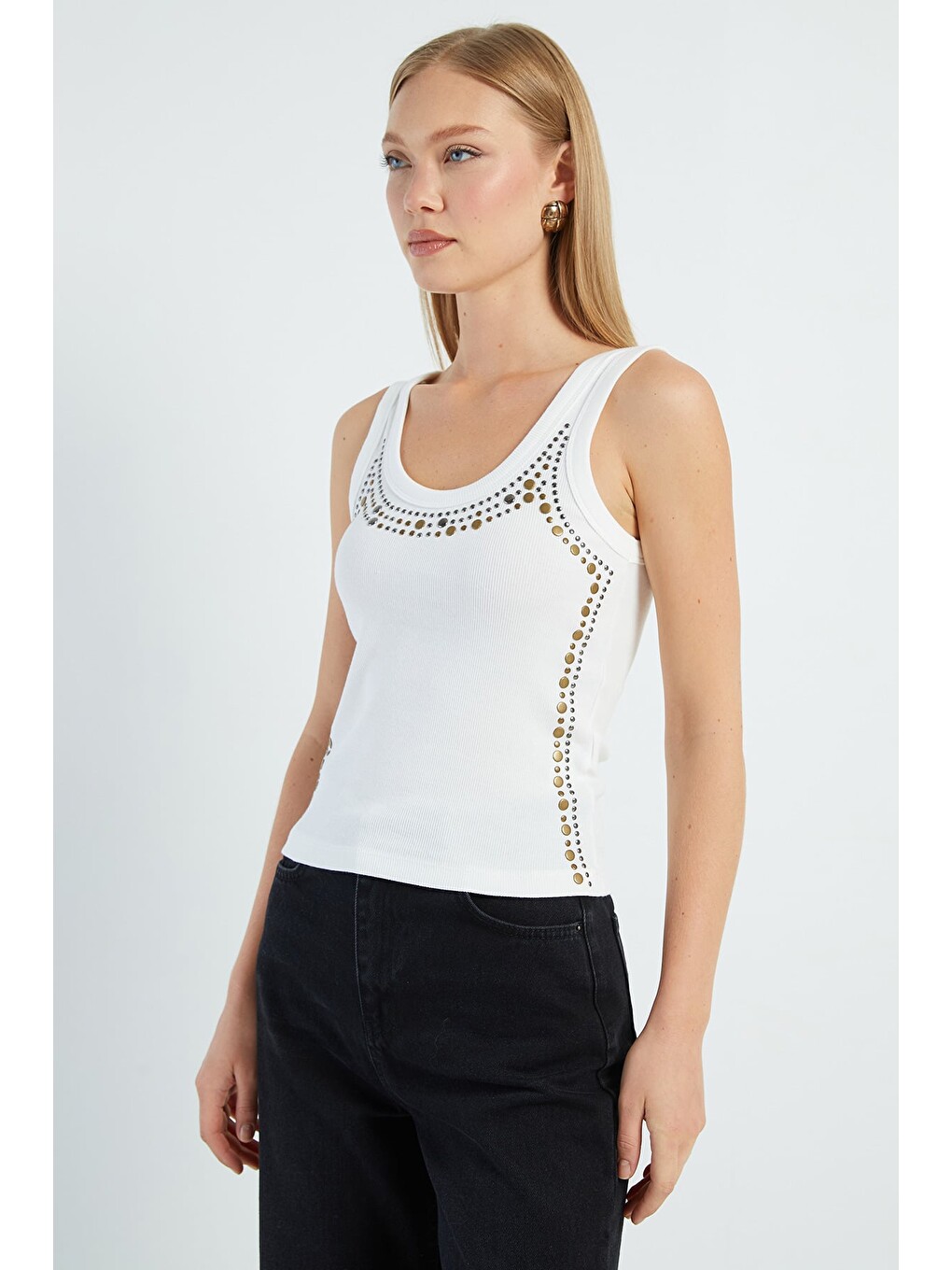 Beyaz Zımbalı Kalın Askılı Slim Fit Bluz-2