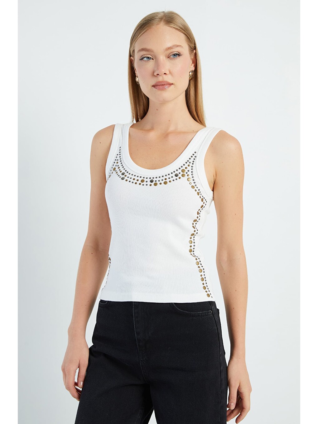 Beyaz Zımbalı Kalın Askılı Slim Fit Bluz-3