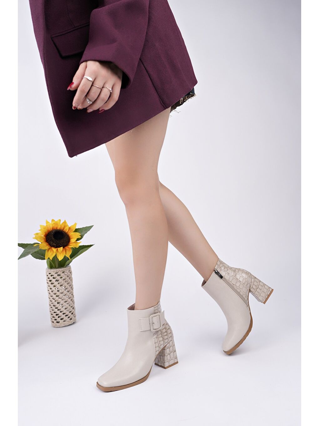 Bej CANDORA Sivri Burun Kroko Desenli Toka Detaylı Kalın Topuklu Fermuarlı Kadın Bot-4