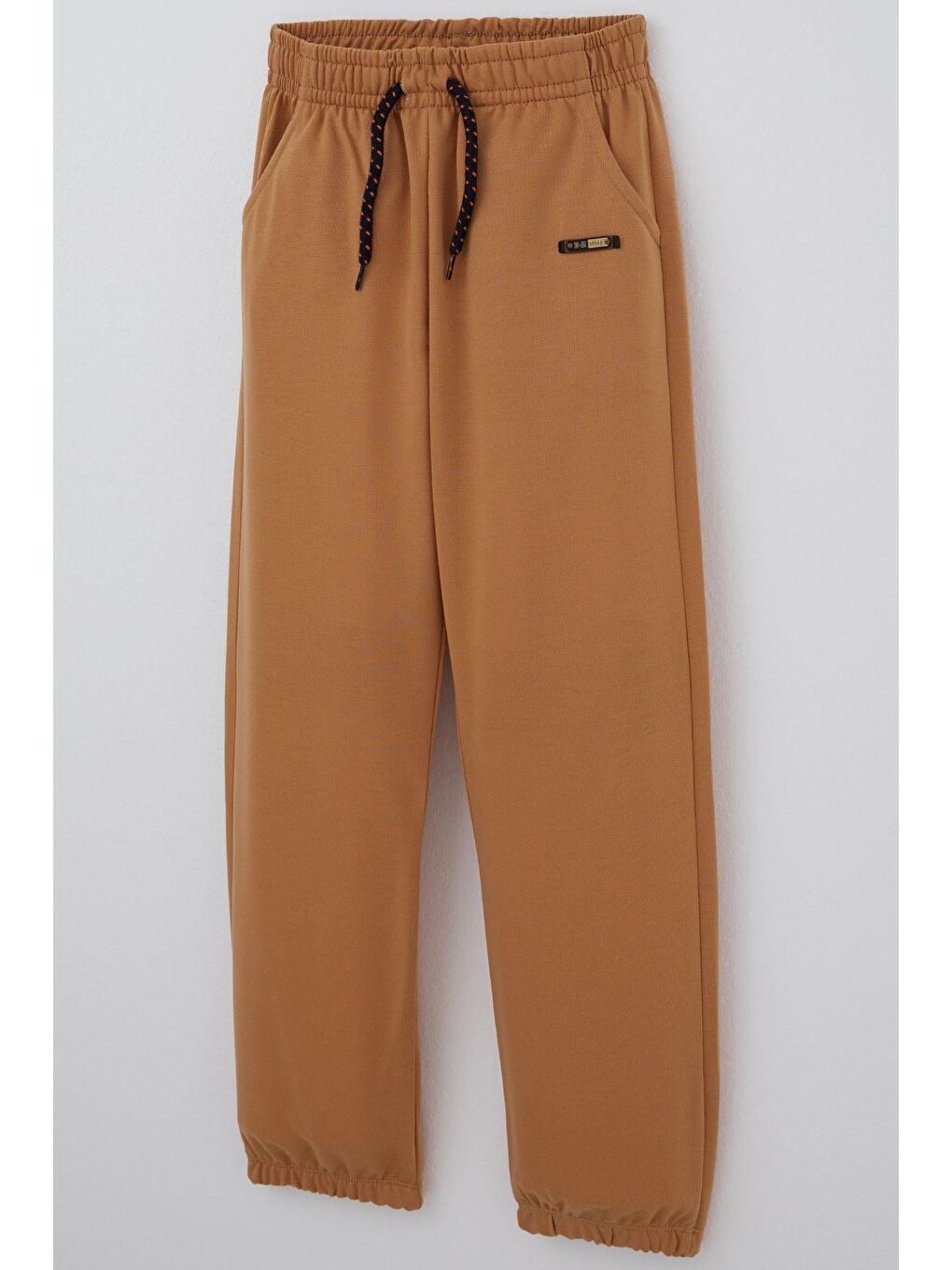 Erkek Çocuk Eşofman Altı Bağcık Aksesuarlı Arma Detaylı Açık Kahverengi (4-8 Yaş)-2