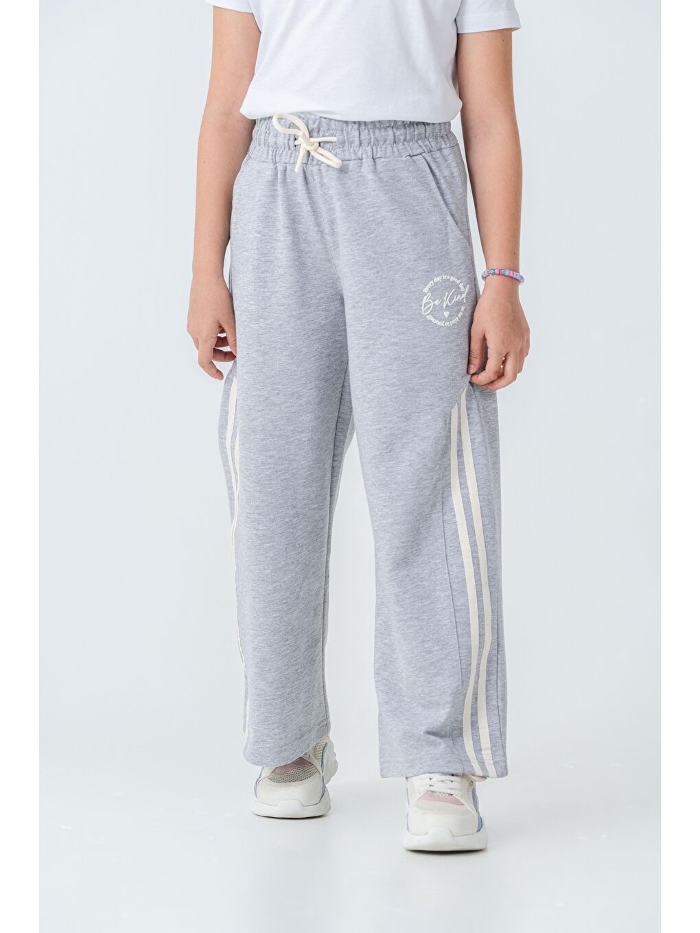 Gri Yanlar Grogren Şeritli Bol Paça Önü Baskılı Kız Çocuk Eşofman Altı-1