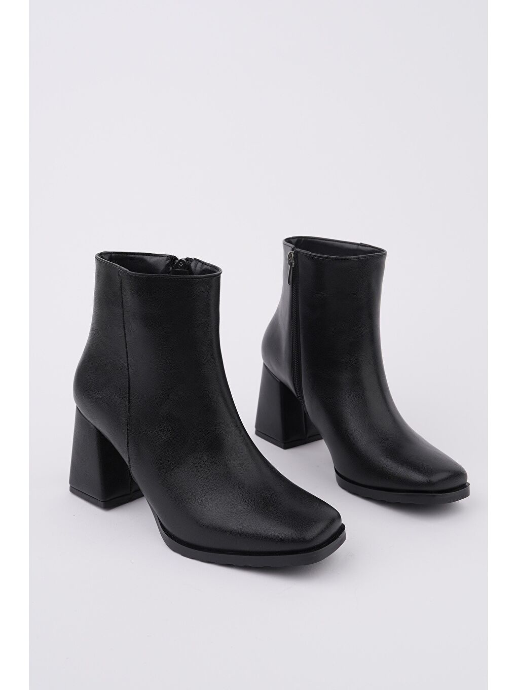 Siyah DİVİNA Küt Burun Kalın Topuklu Fermuarlı Kadın Bot-1