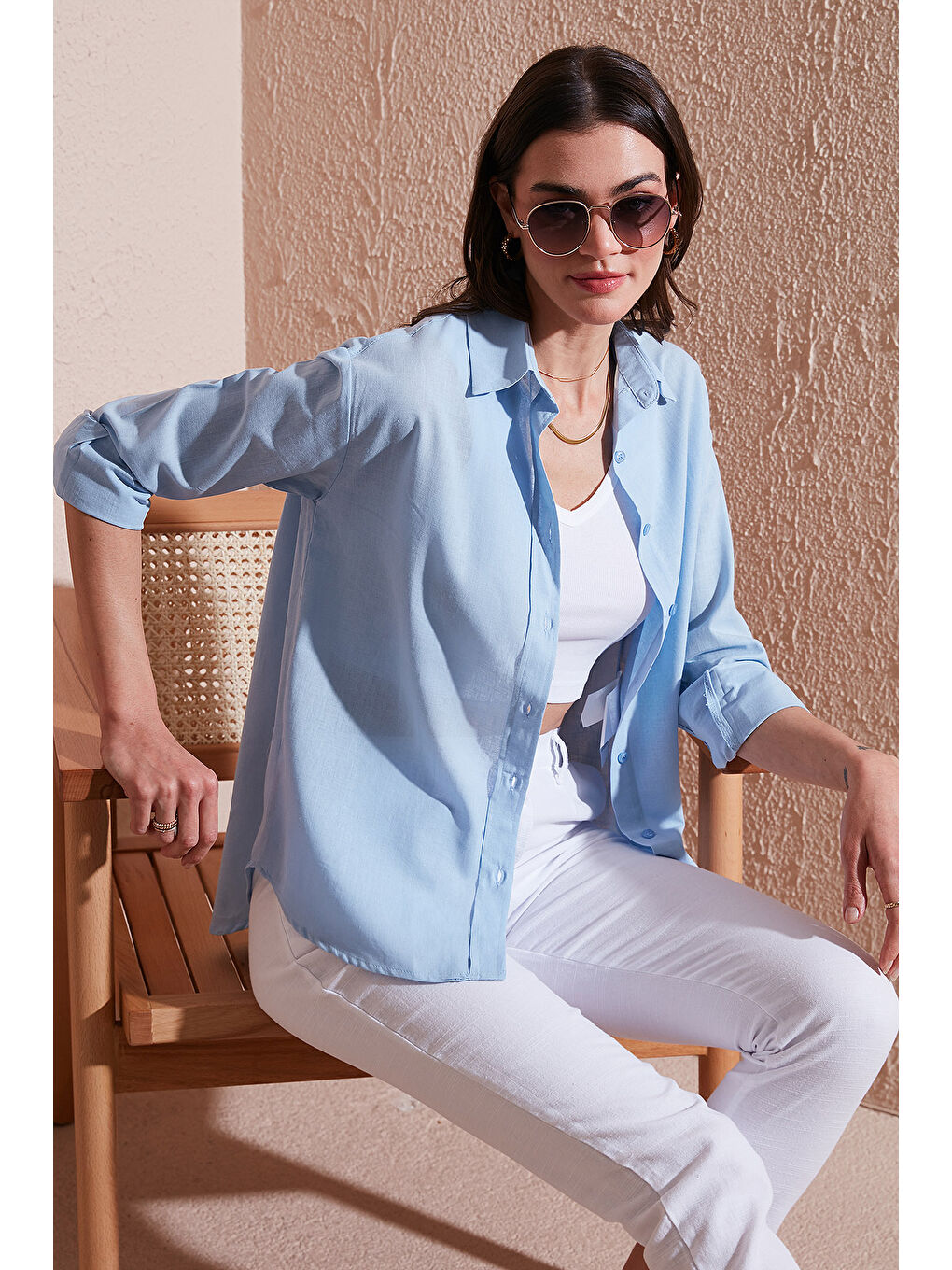 Mavi Keten Ve Pamuk Karışımlı Regular Fit Önü Kısa Arkası Uzun Kadın Gömlek 6772853