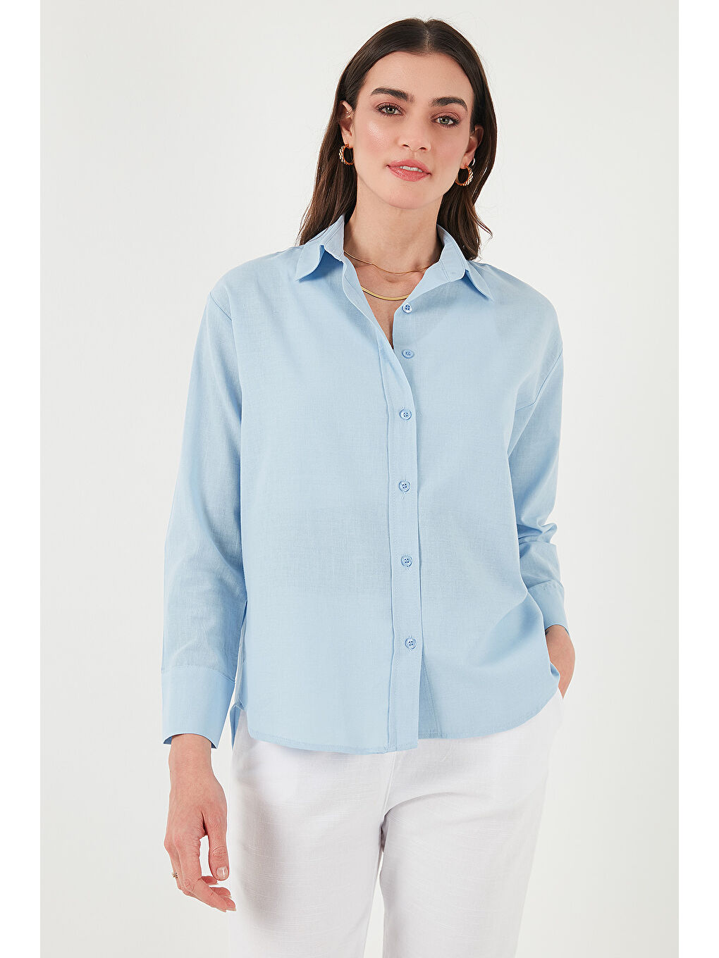 Mavi Keten Ve Pamuk Karışımlı Regular Fit Önü Kısa Arkası Uzun Kadın Gömlek 6772853-3