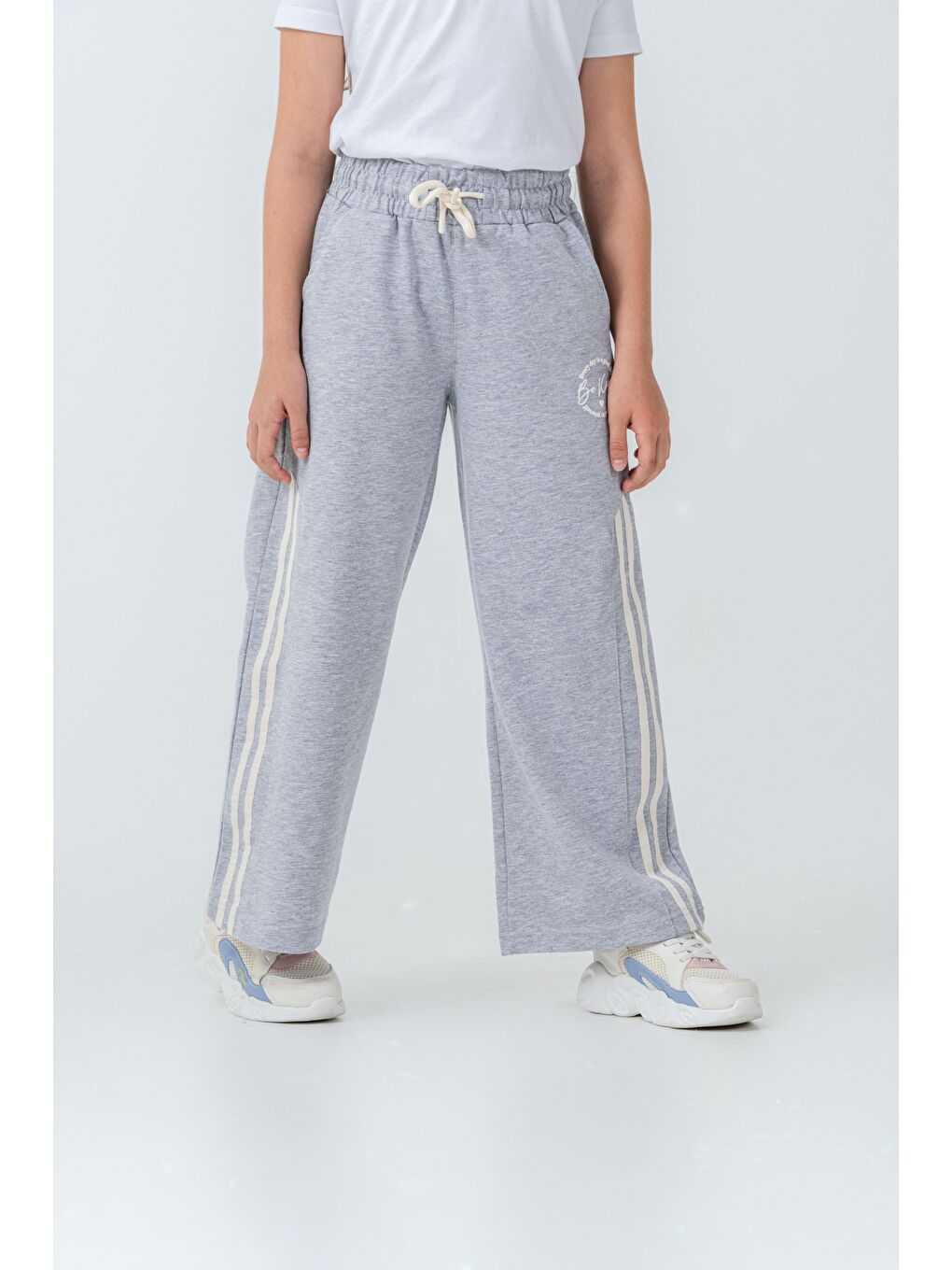 Gri Yanlar Grogren Şeritli Bol Paça Önü Baskılı Kız Çocuk Eşofman Altı-2