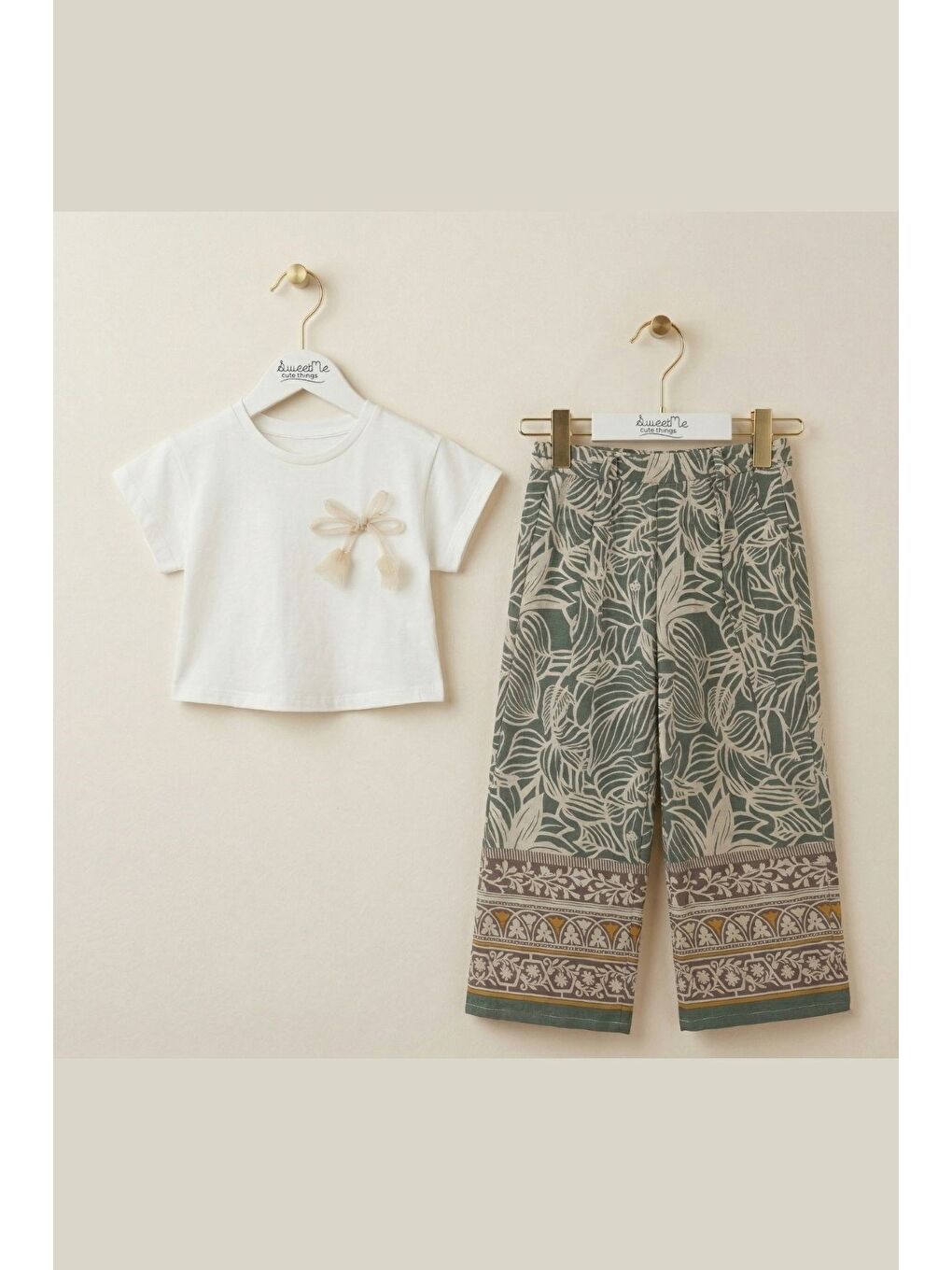 Yeşil Kız Çocuk Fiyonk Detaylı Ve Bohem Desenli Takımı