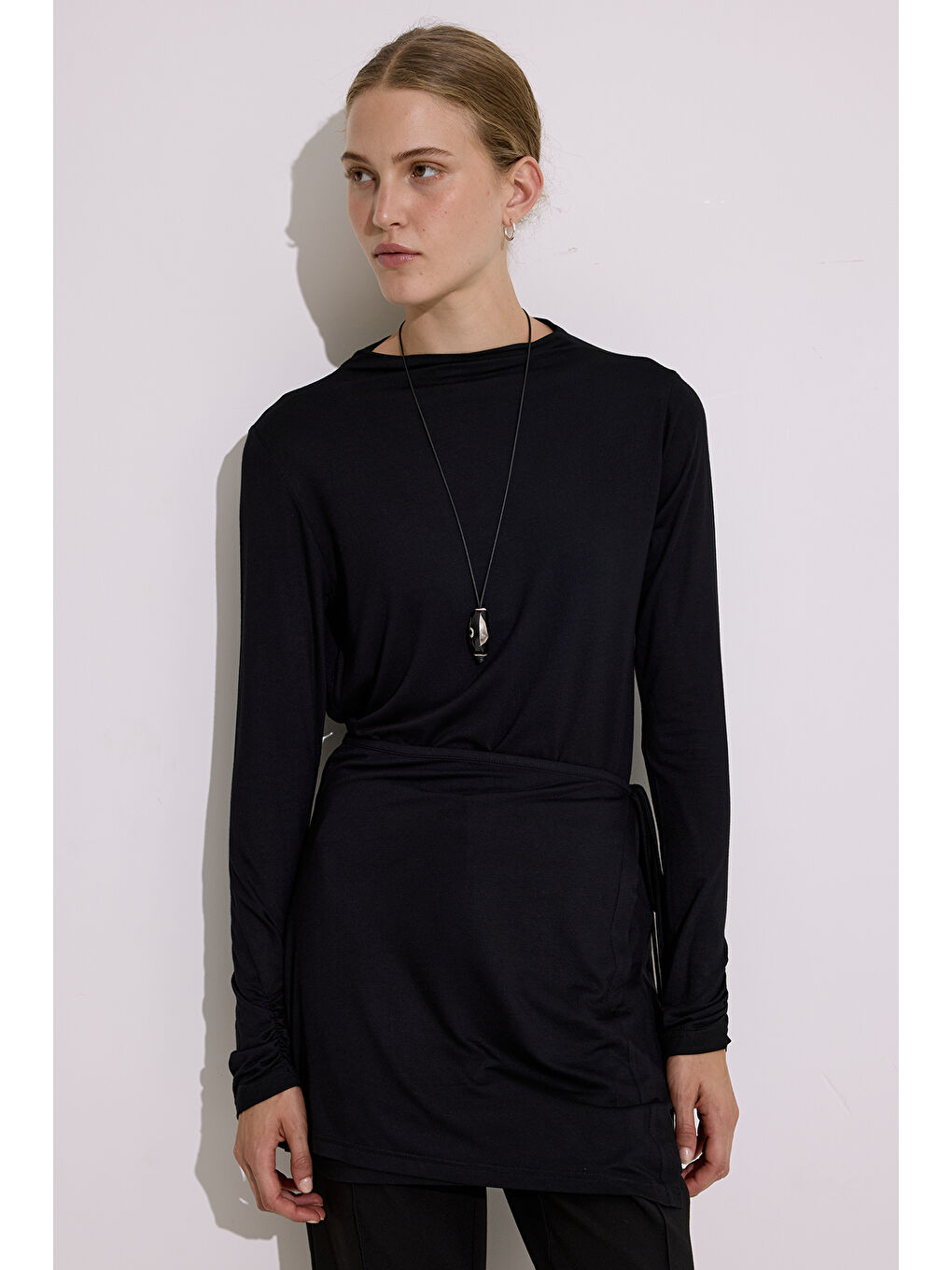 Dökümlü Bağlama Detaylı Bluz Siyah-1