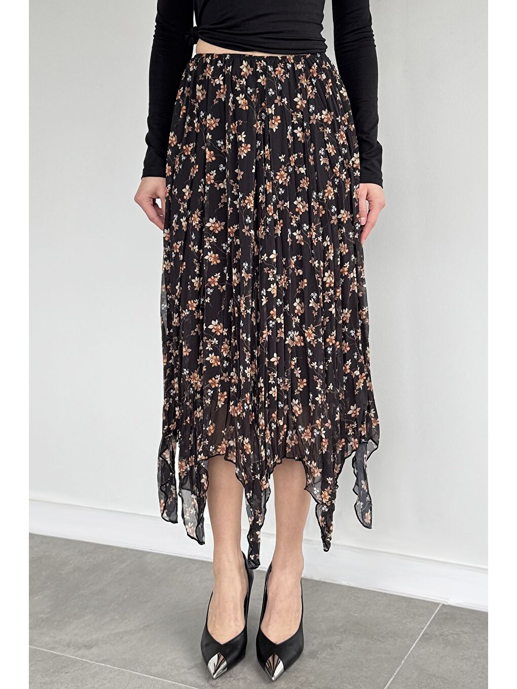 Siyah Kadın Asimetrik Kesim Astarlı Şifon Etek-1