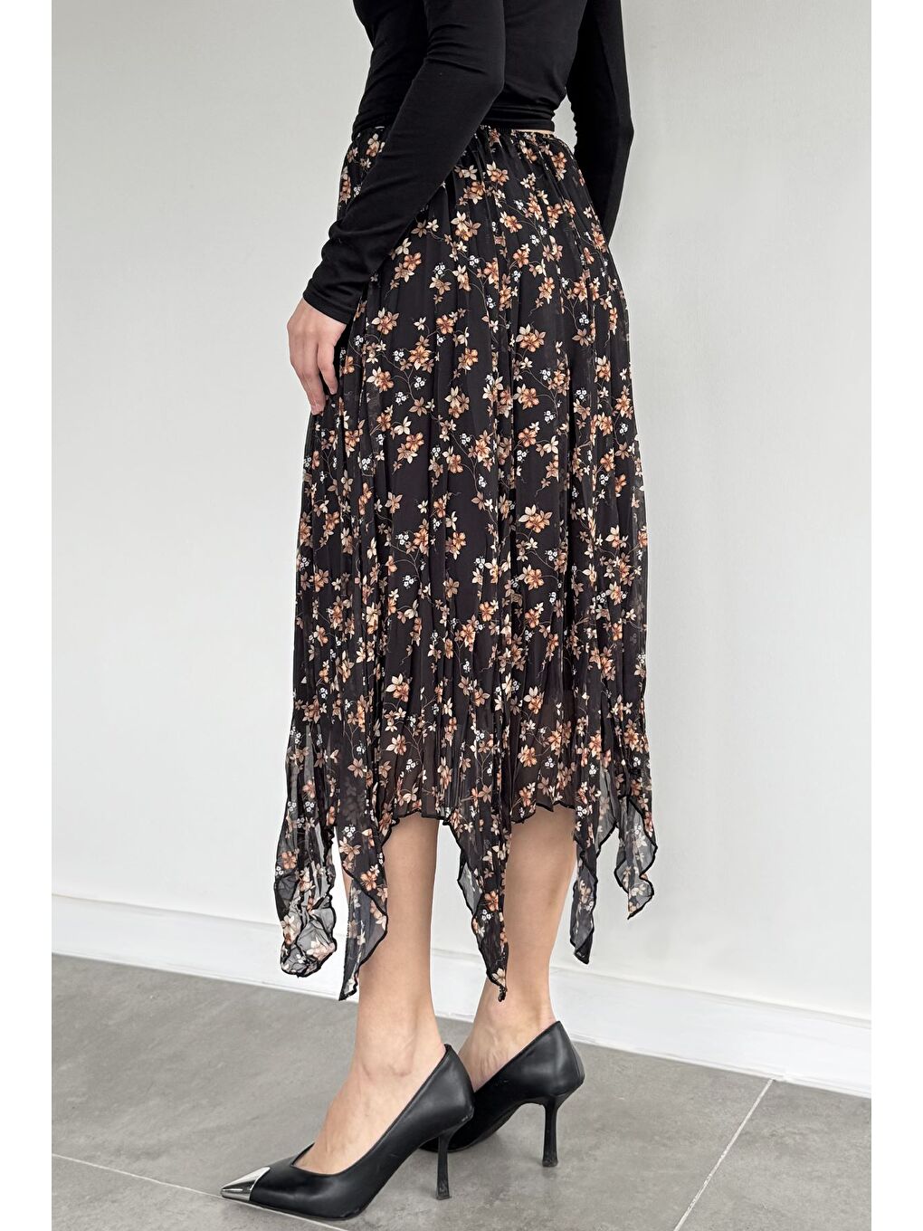 Siyah Kadın Asimetrik Kesim Astarlı Şifon Etek-2