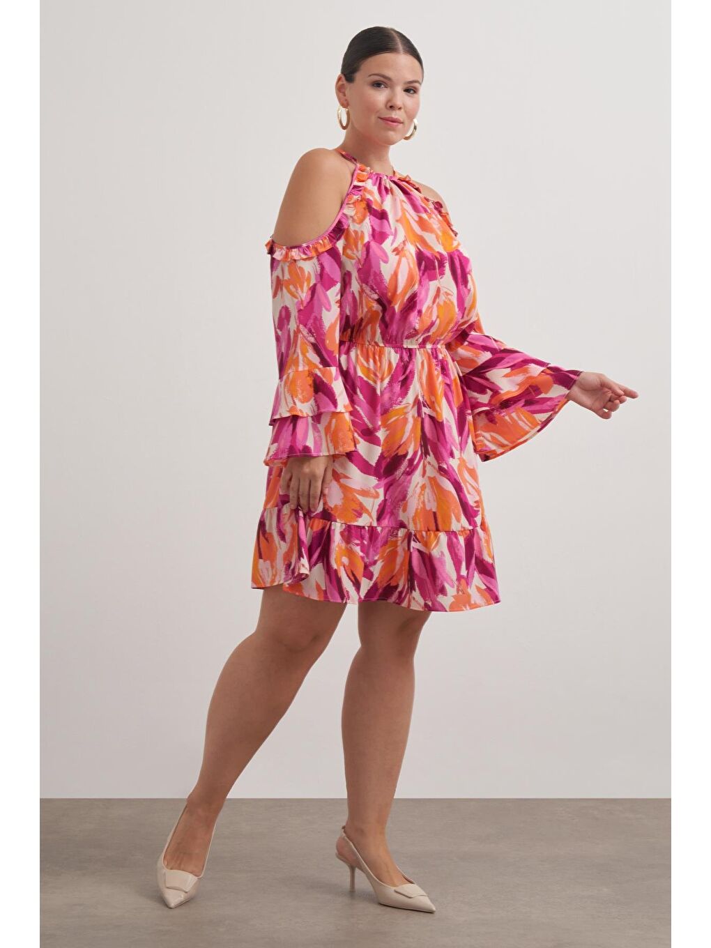 Siyah Pencere Detaylı Volanlı Elbise-1