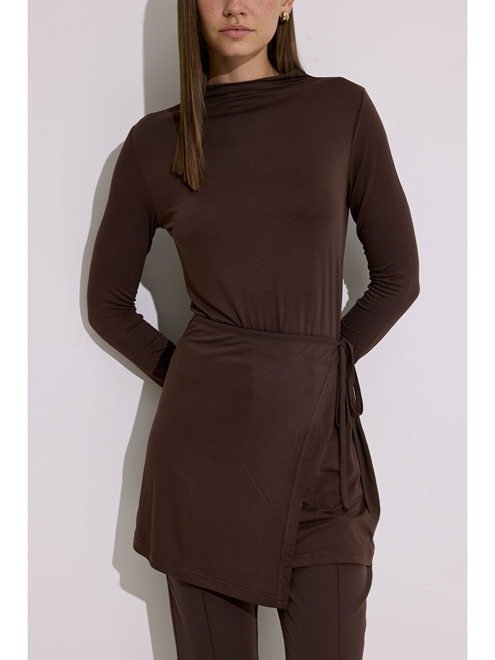 Dökümlü Bağlama Detaylı Bluz Kahverengi-2