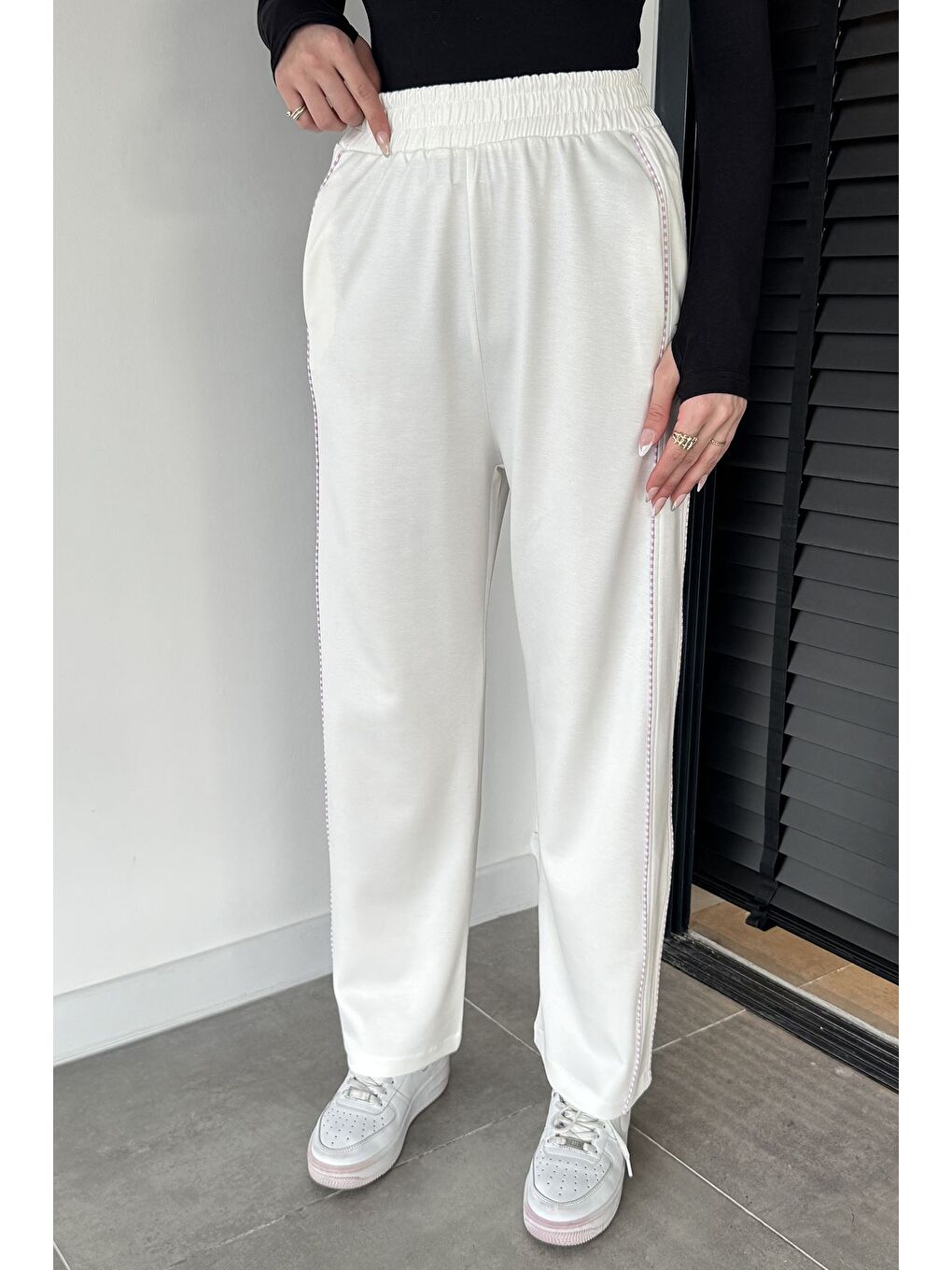 Ekru Kadın Bel Lastikli Yan Şerit Detaylı Pantolon-1