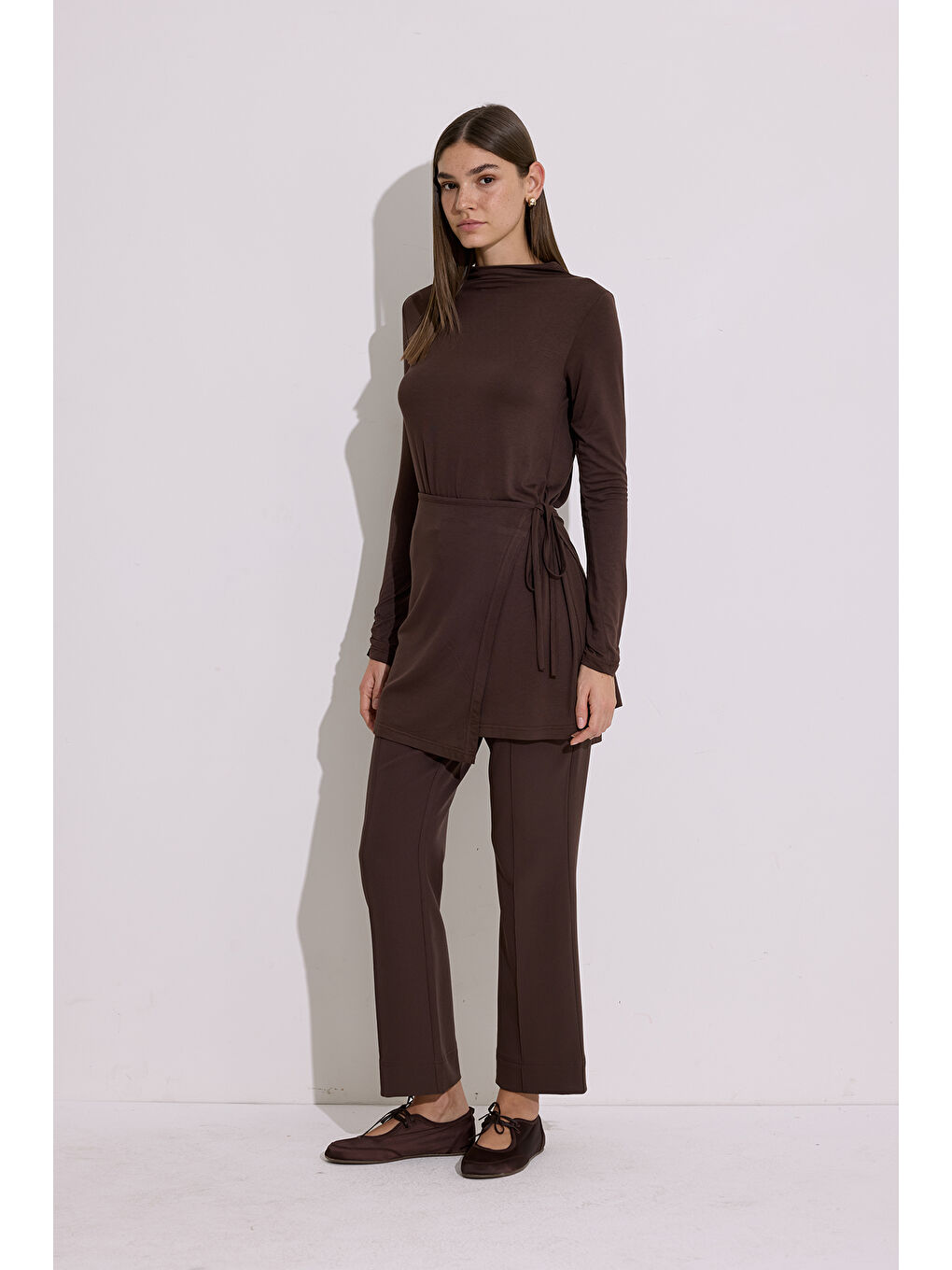 Dökümlü Bağlama Detaylı Bluz Kahverengi-3