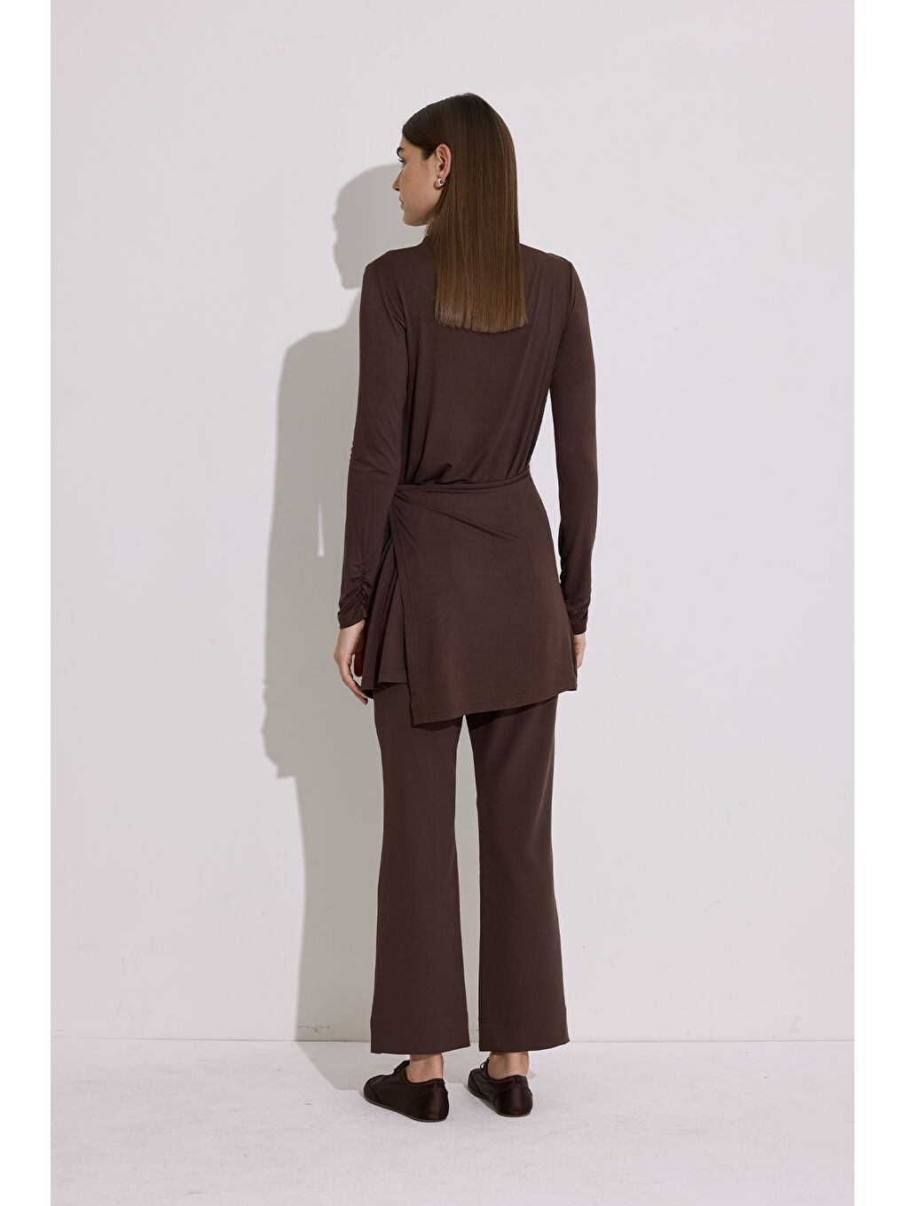 Dökümlü Bağlama Detaylı Bluz Kahverengi-4