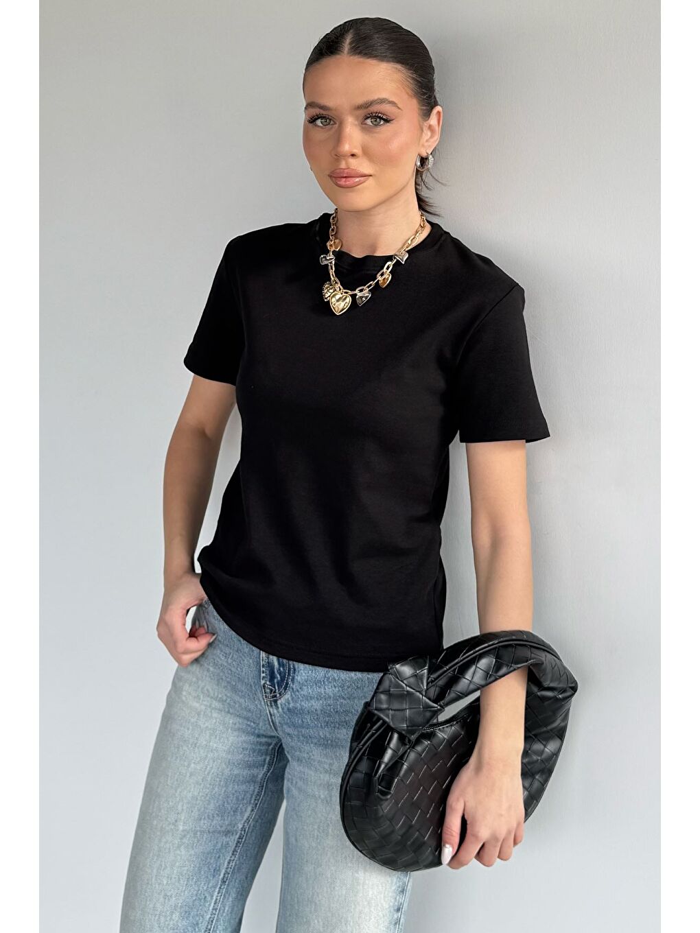 Siyah Kadın Bisiklet Yaka Basic Tişört-1