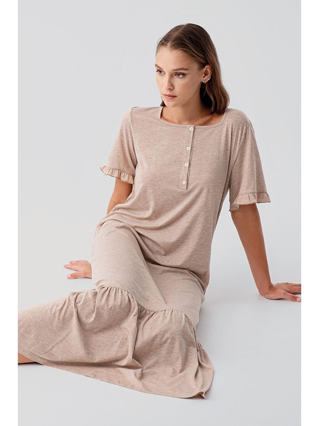 Kahverengi Kısa Kollu Düğmeli Fırfırlı Pamuklu Uzun Gecelik 19117-4