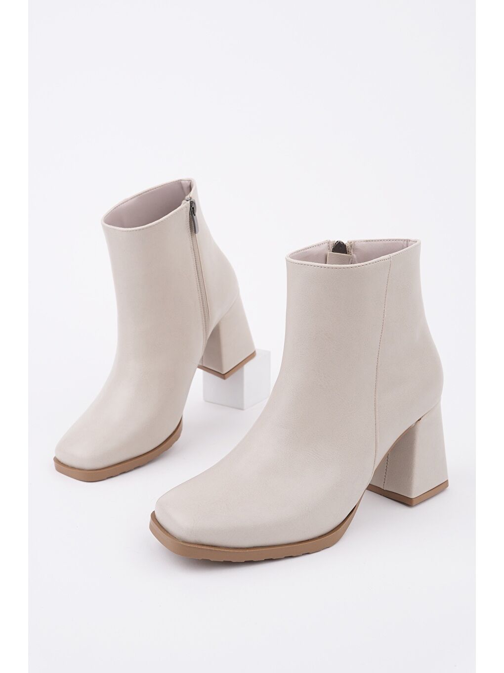 Bej DİVİNA Küt Burun Kalın Topuklu Fermuarlı Kadın Bot