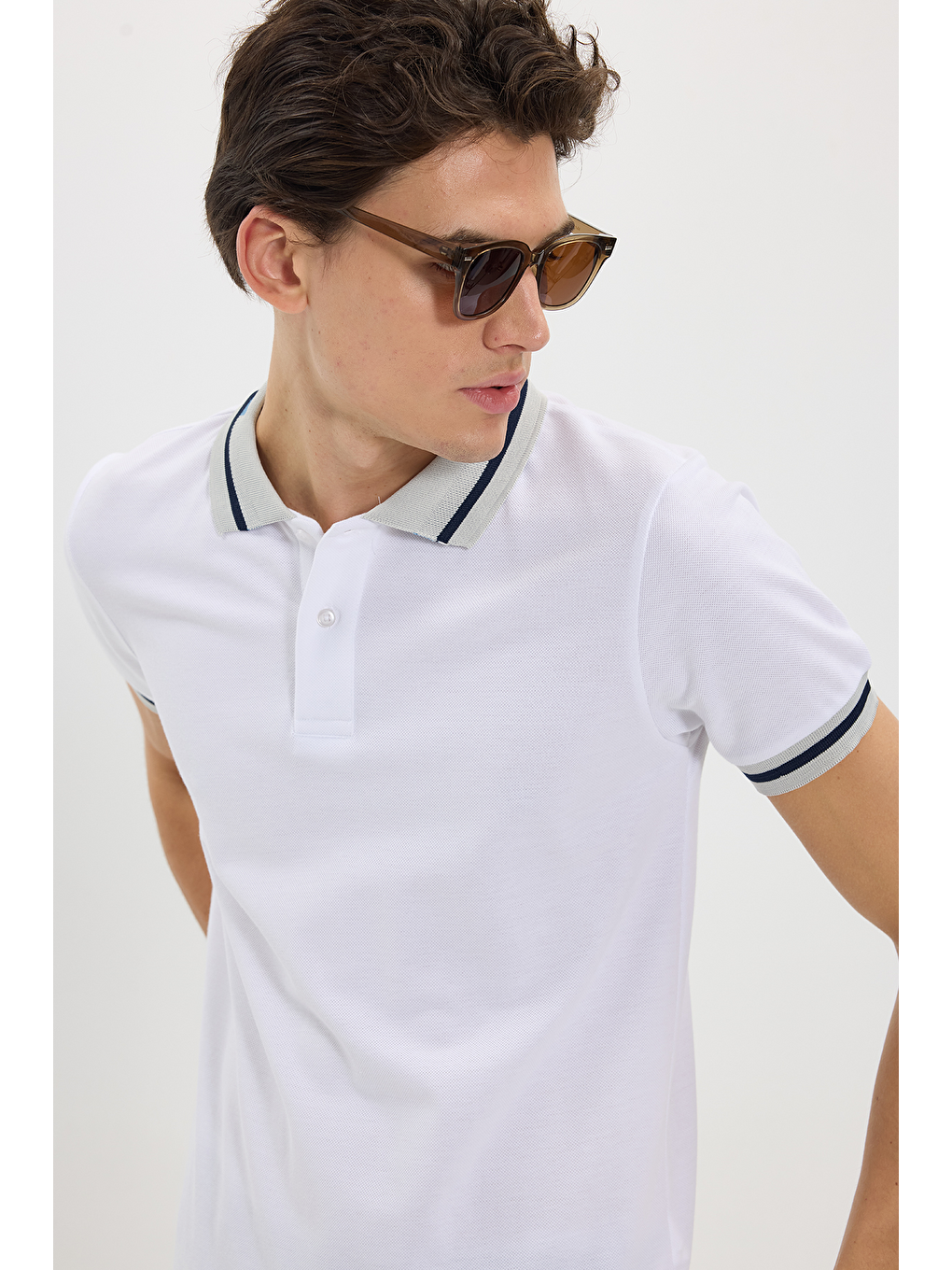 Erkek Slim Fit Dar Kesim %100 Pamuk Düz Pike Yaka Ve Kol Detaylı Beyaz Polo Yaka Tişört-2