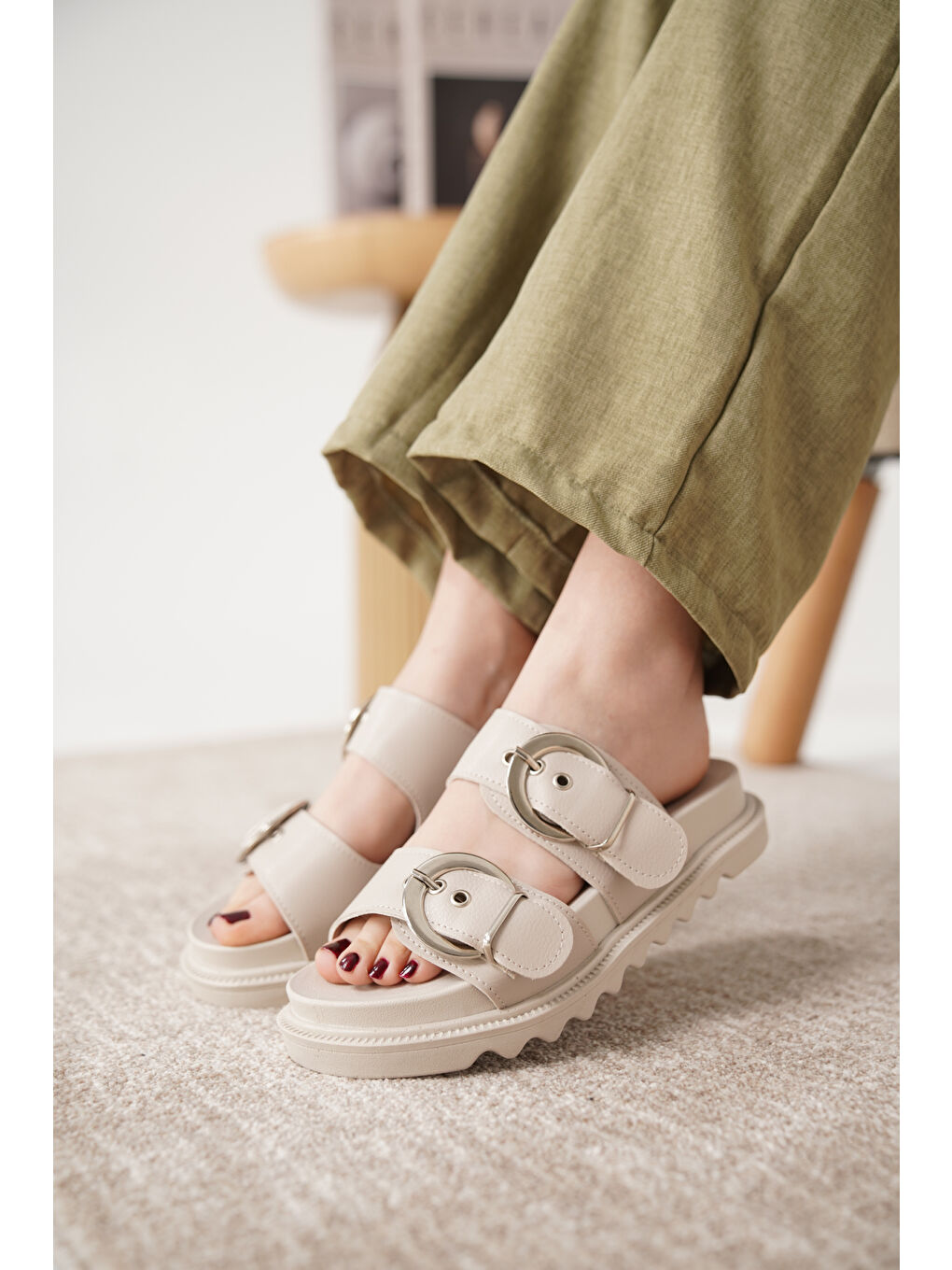 Bej D0793 Günlük Ortopedik Çift Toka Konforlu Terlik-1