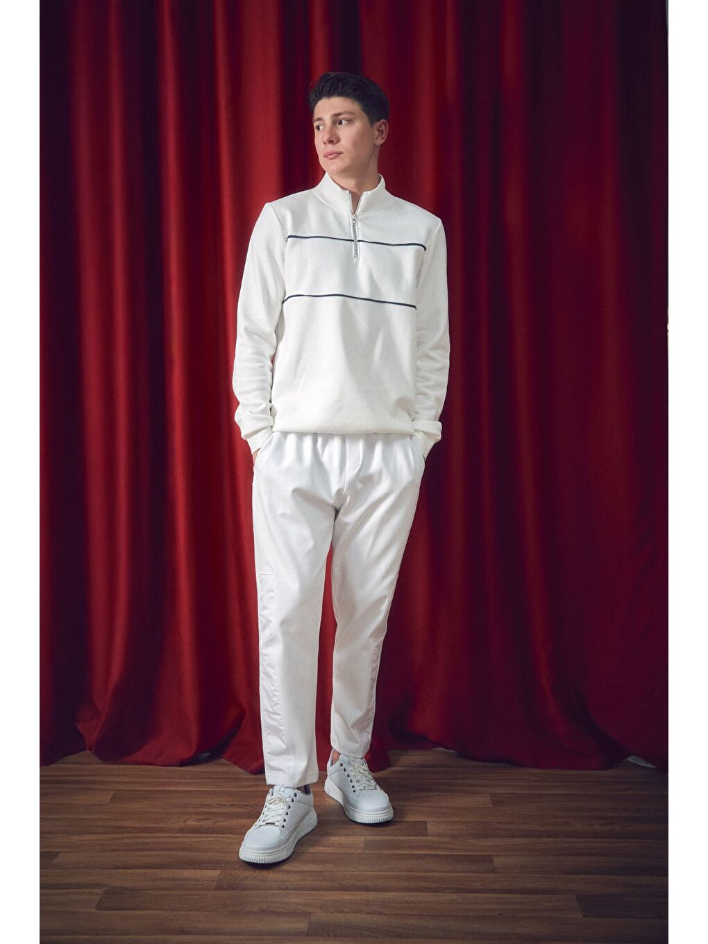 Beyaz Beli Lastikli Straight Eşofman Altı