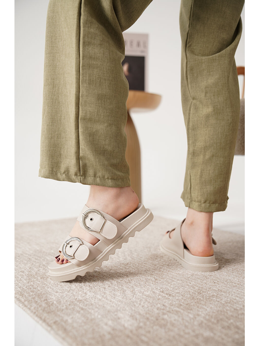 Bej D0793 Günlük Ortopedik Çift Toka Konforlu Terlik-4