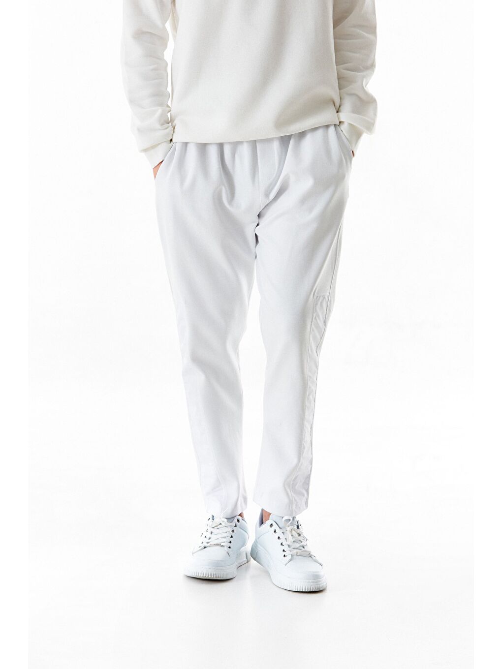 Beyaz Beli Lastikli Straight Eşofman Altı-2