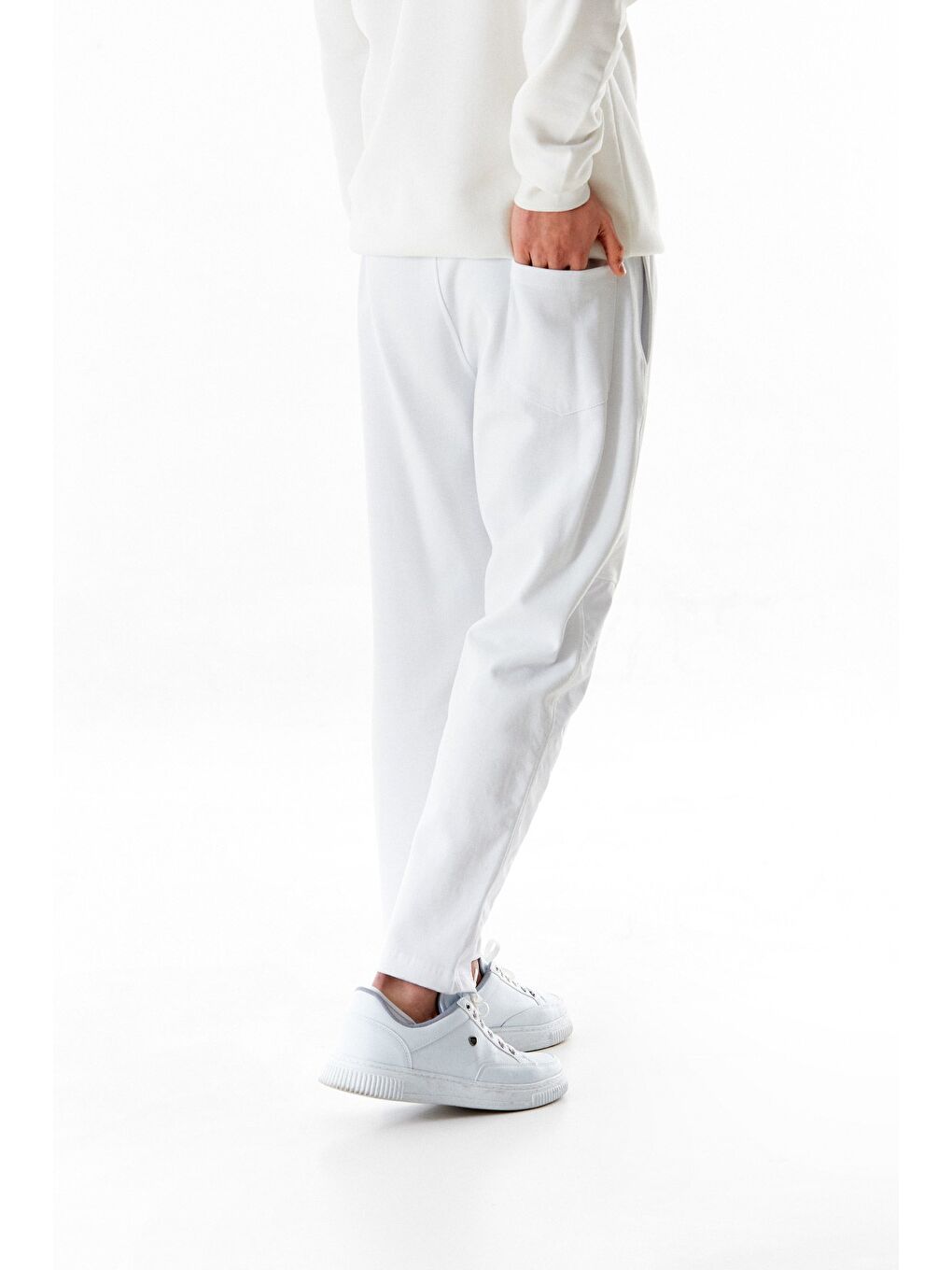 Beyaz Beli Lastikli Straight Eşofman Altı-4