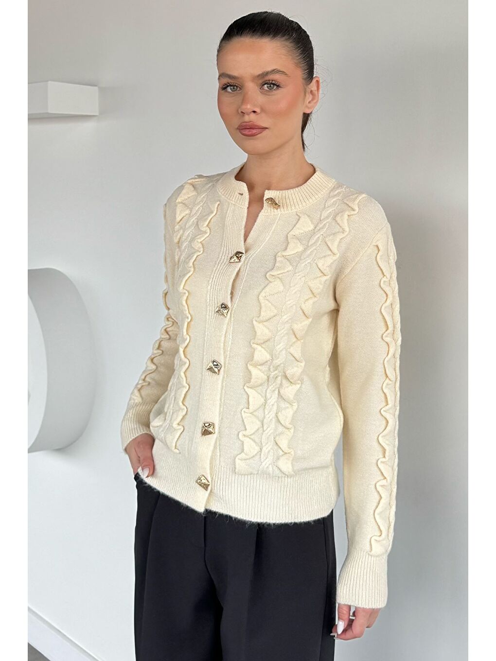 Ekru Kadın Gold Düğme Detaylı Triko Hırka-2