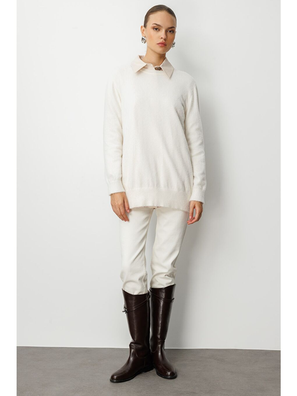 Yuvarlak Yaka Oversize Yumuşak Dokulu Ekru Triko Kazak