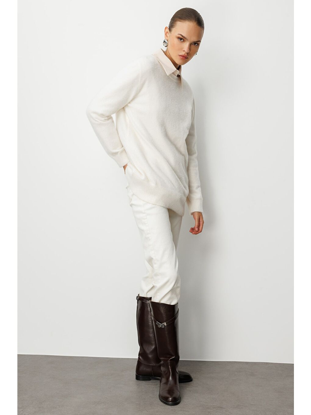 Yuvarlak Yaka Oversize Yumuşak Dokulu Ekru Triko Kazak-1