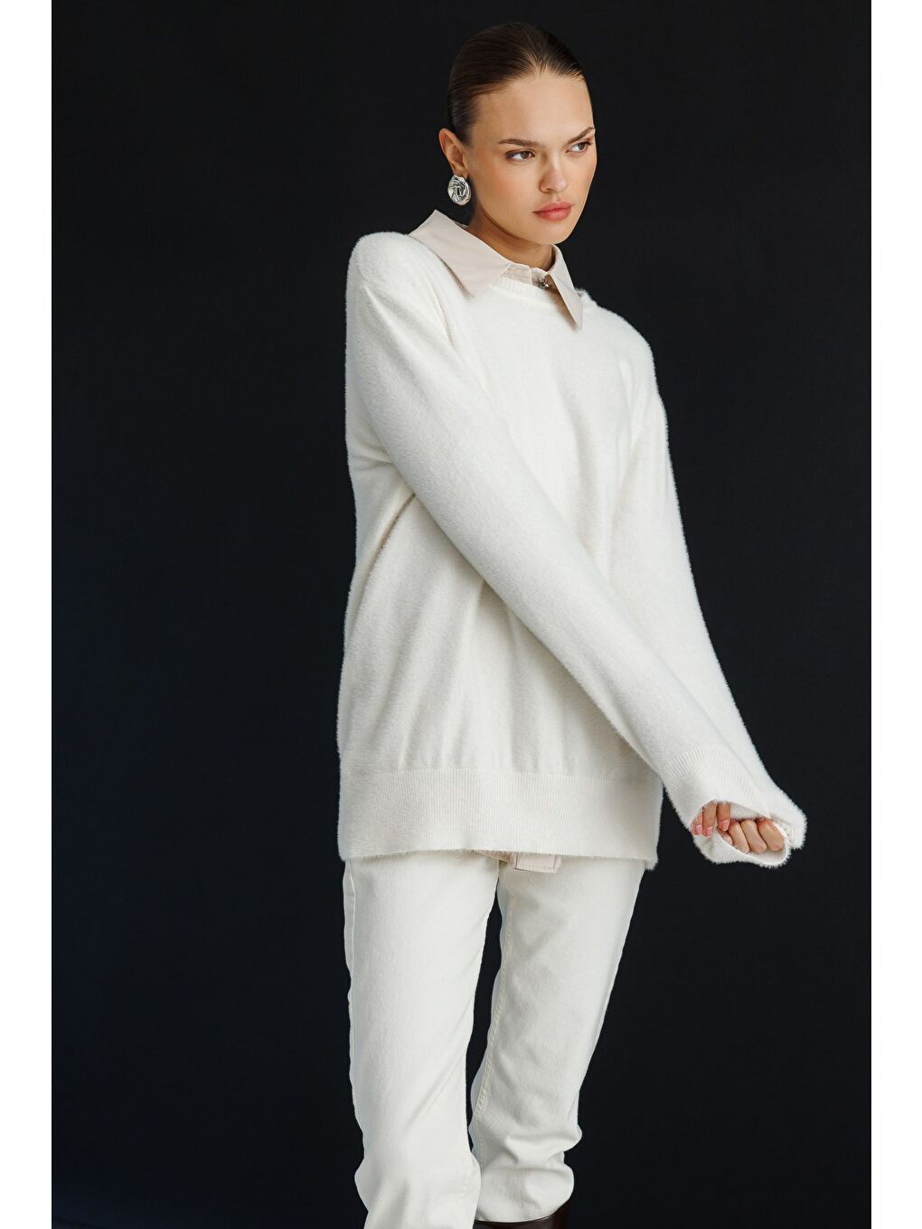 Yuvarlak Yaka Oversize Yumuşak Dokulu Ekru Triko Kazak-2