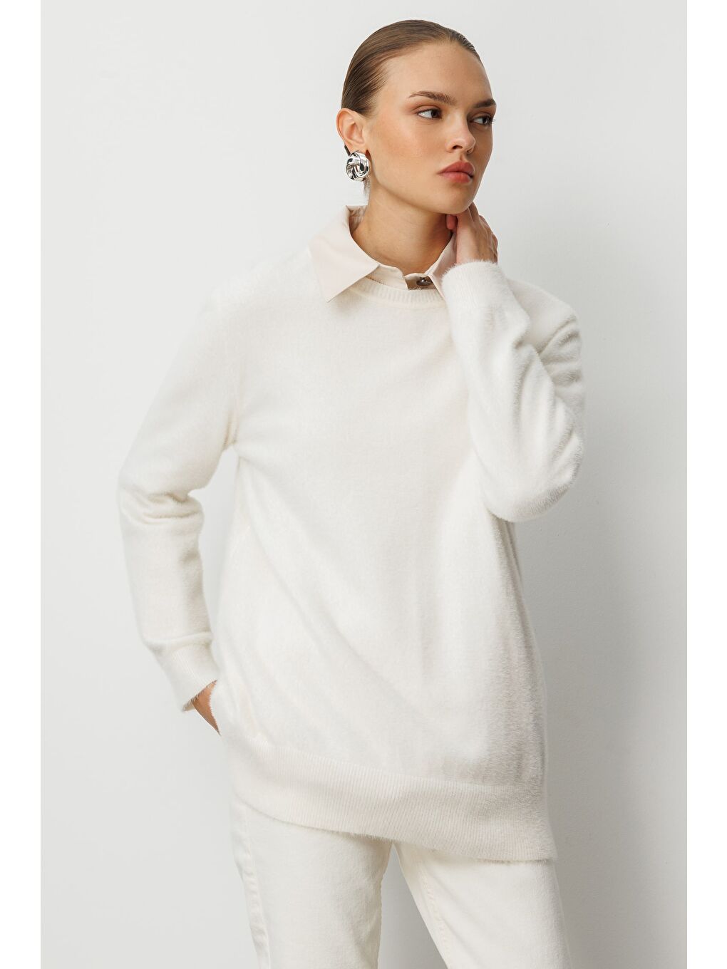 Yuvarlak Yaka Oversize Yumuşak Dokulu Ekru Triko Kazak-3