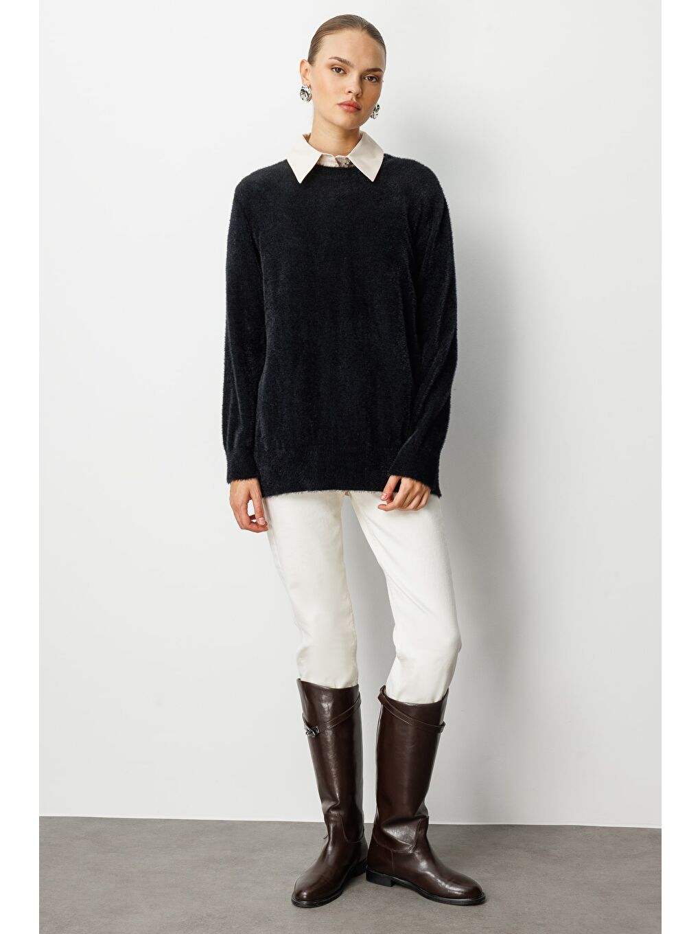 Yuvarlak Yaka Oversize Yumuşak Dokulu Siyah Triko Kazak