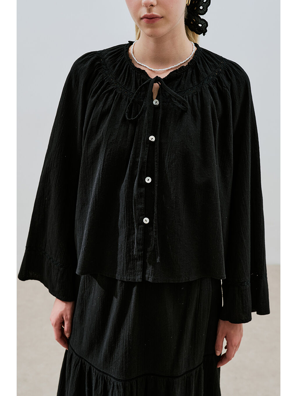 Dokulu İşlemeli Kısa Bluz Siyah-3