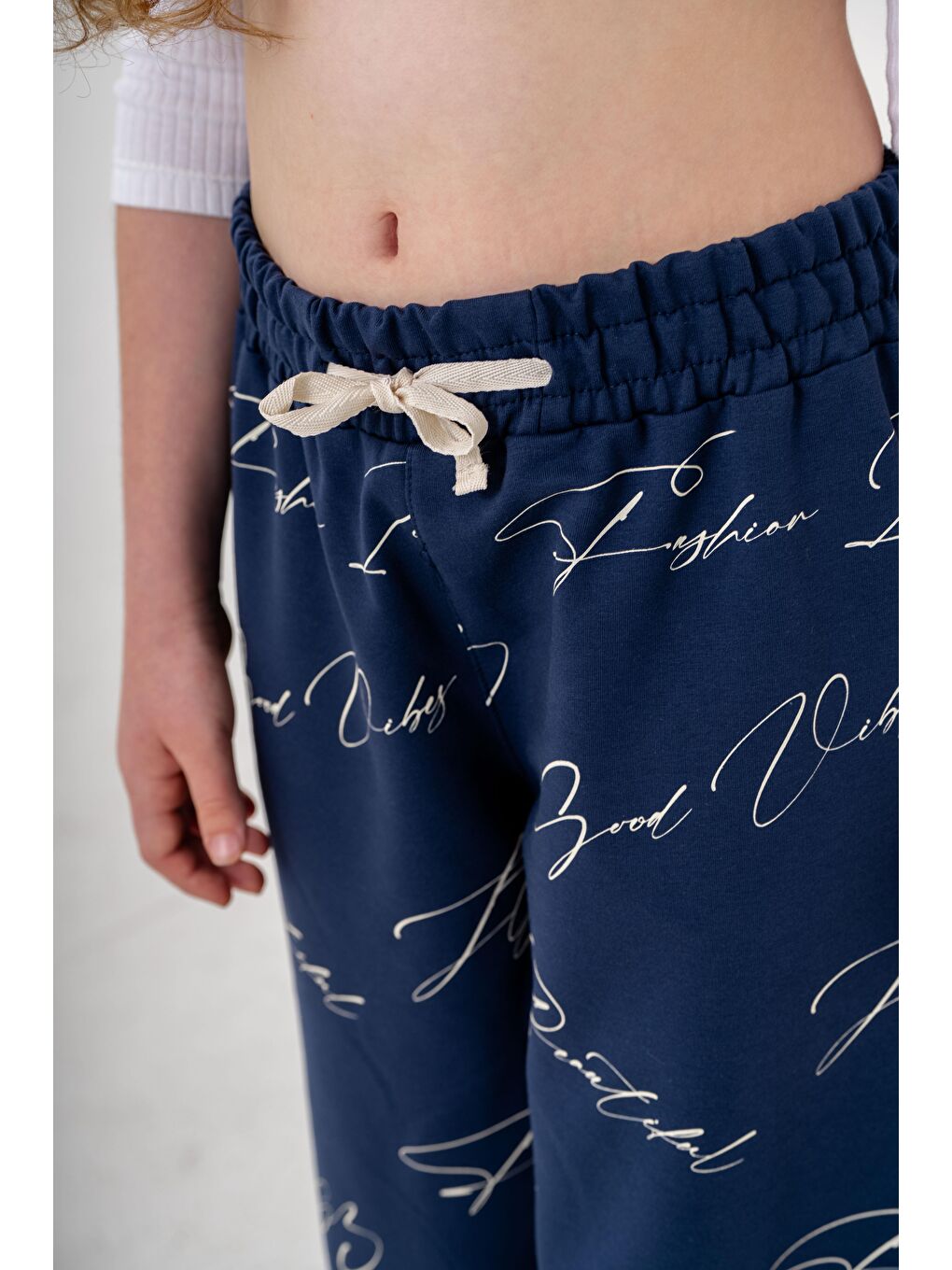 Lacivert Geniş Paçalı Tüm Alan Baskılı Kız Çocuk Eşofman Altı-3