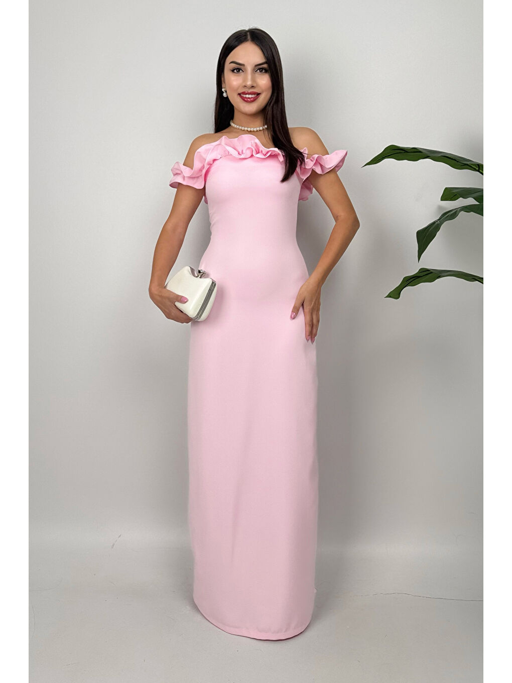 Kadın Pembe Fırfırlı Kayık Yaka Uzun Abiye Elbise